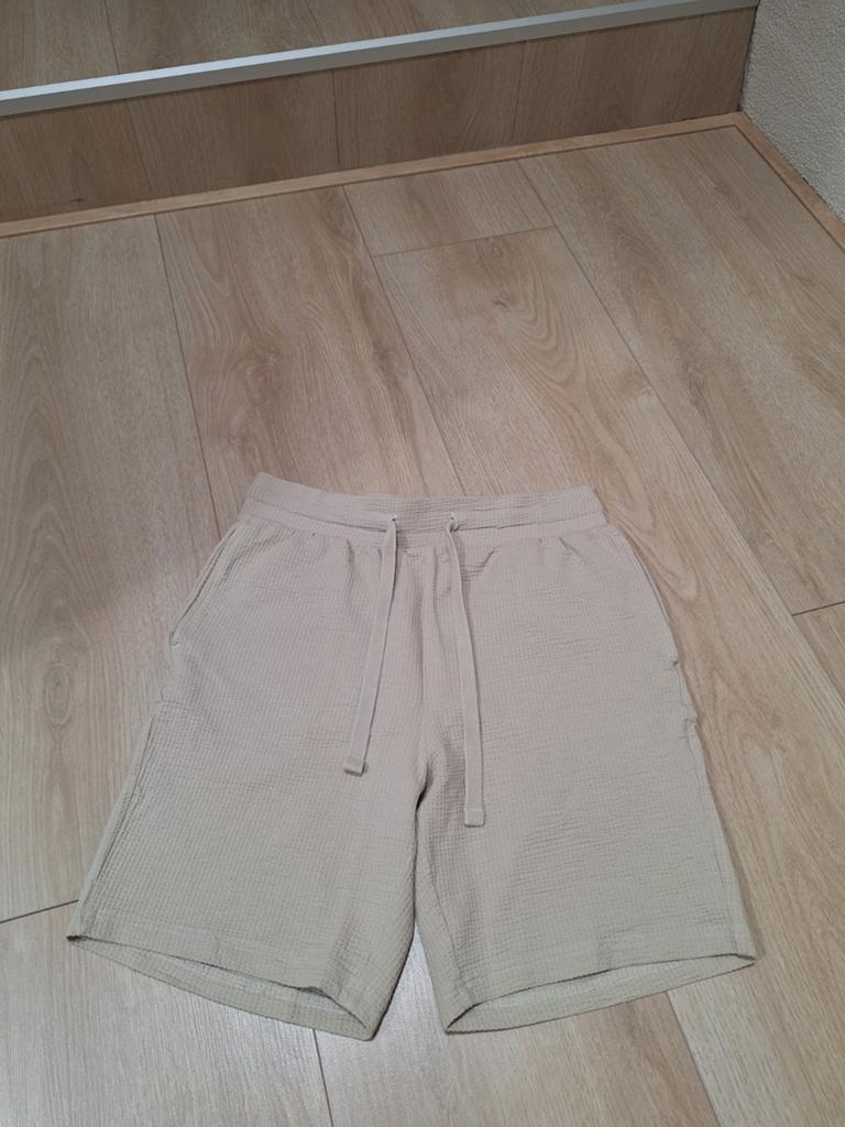 Only & Sons korte broek zandkleur maat S, Kleding | Heren, Broeken en Pantalons, Beige, Ophalen of Verzenden, Zo goed als nieuw