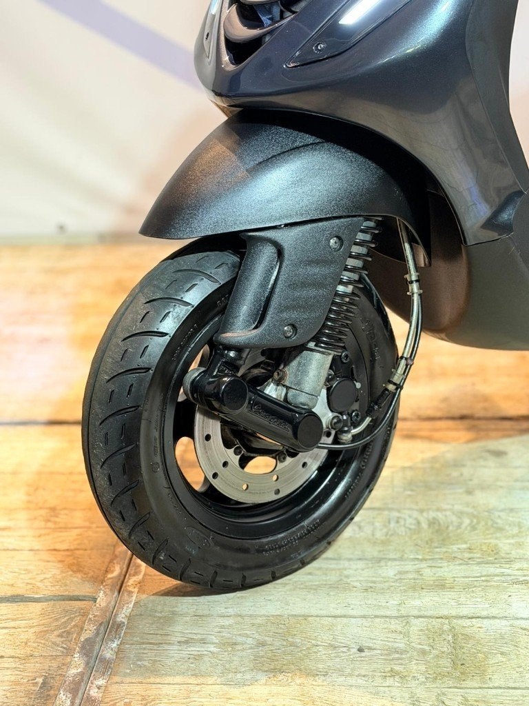 Piaggio Zip 2 takt 2003 SP 45km brom scooter sp voorvork 2t, Fietsen en Brommers, Scooters | Piaggio, Ophalen of Verzenden, Zo goed als nieuw