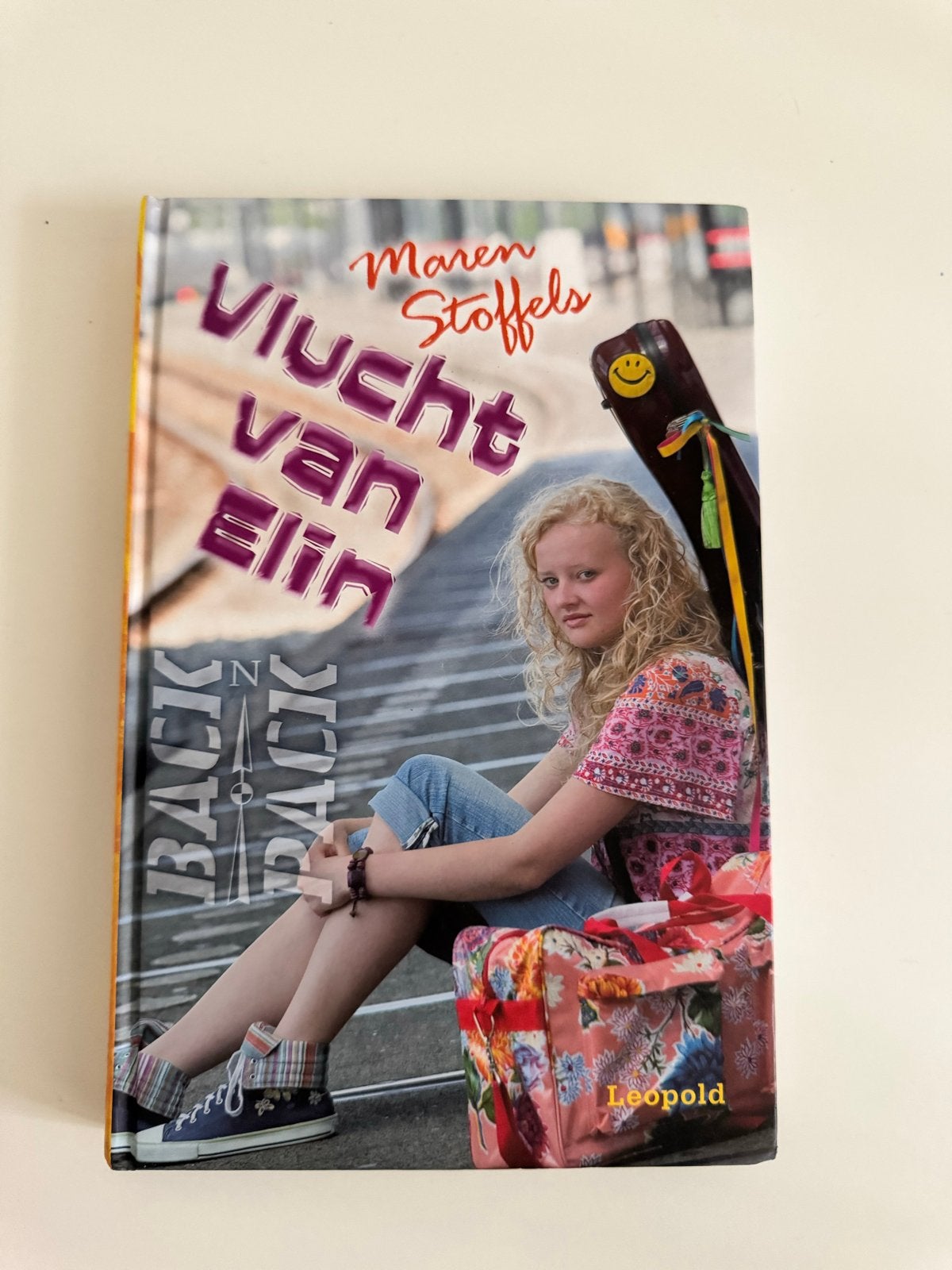 Vlucht van Elin - Maren Stoffels, Ophalen of Verzenden, Zo goed als nieuw, Fictie