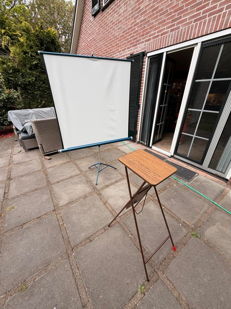 Projectiescherm met statief en bijzettafel, Audio, Tv en Foto, Projectieschermen, Ophalen of Verzenden, Handmatig, Gebruikt