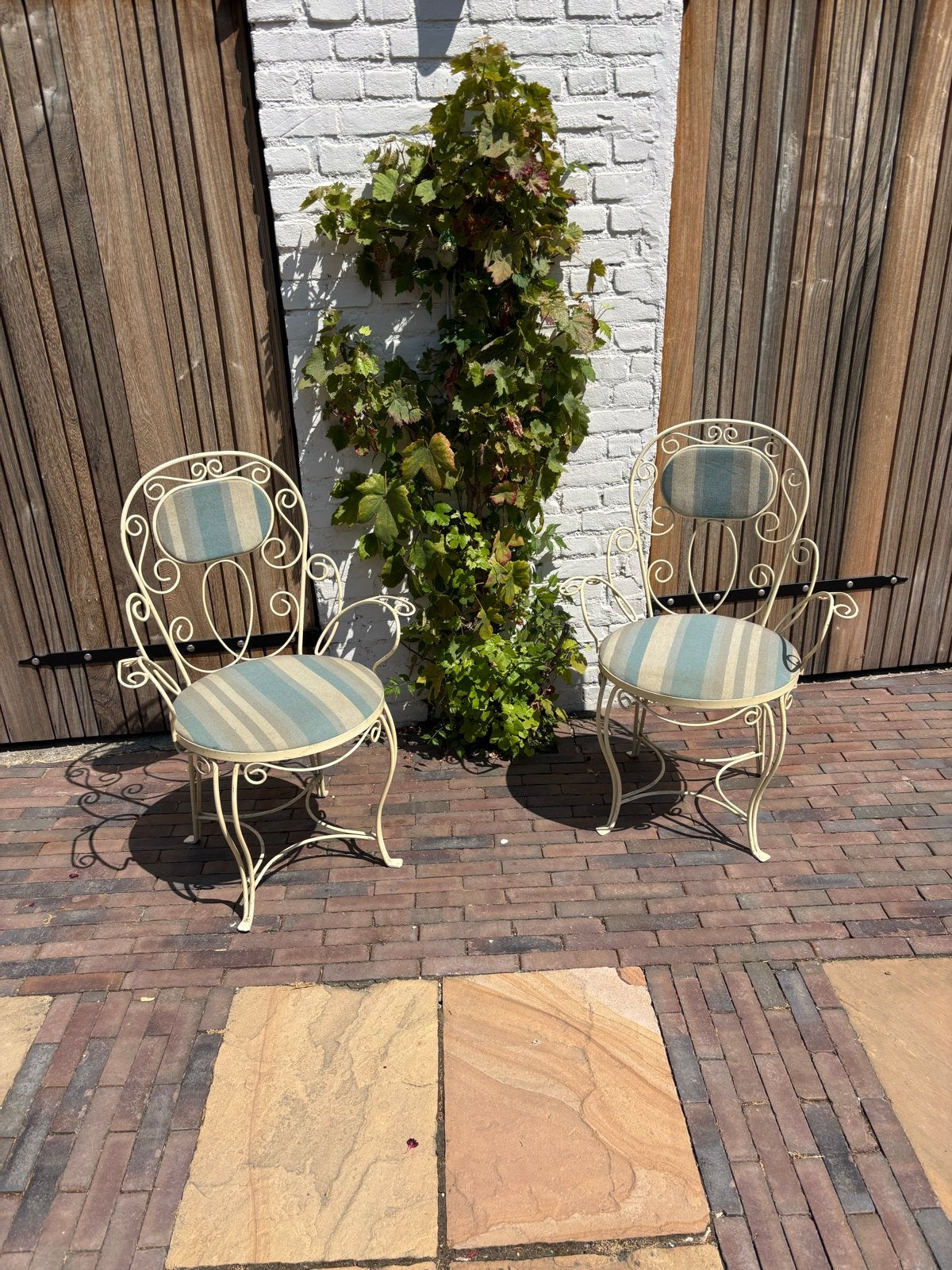 Set van 2 vintage smeedijzeren tuinstoelen met kussens, Ophalen