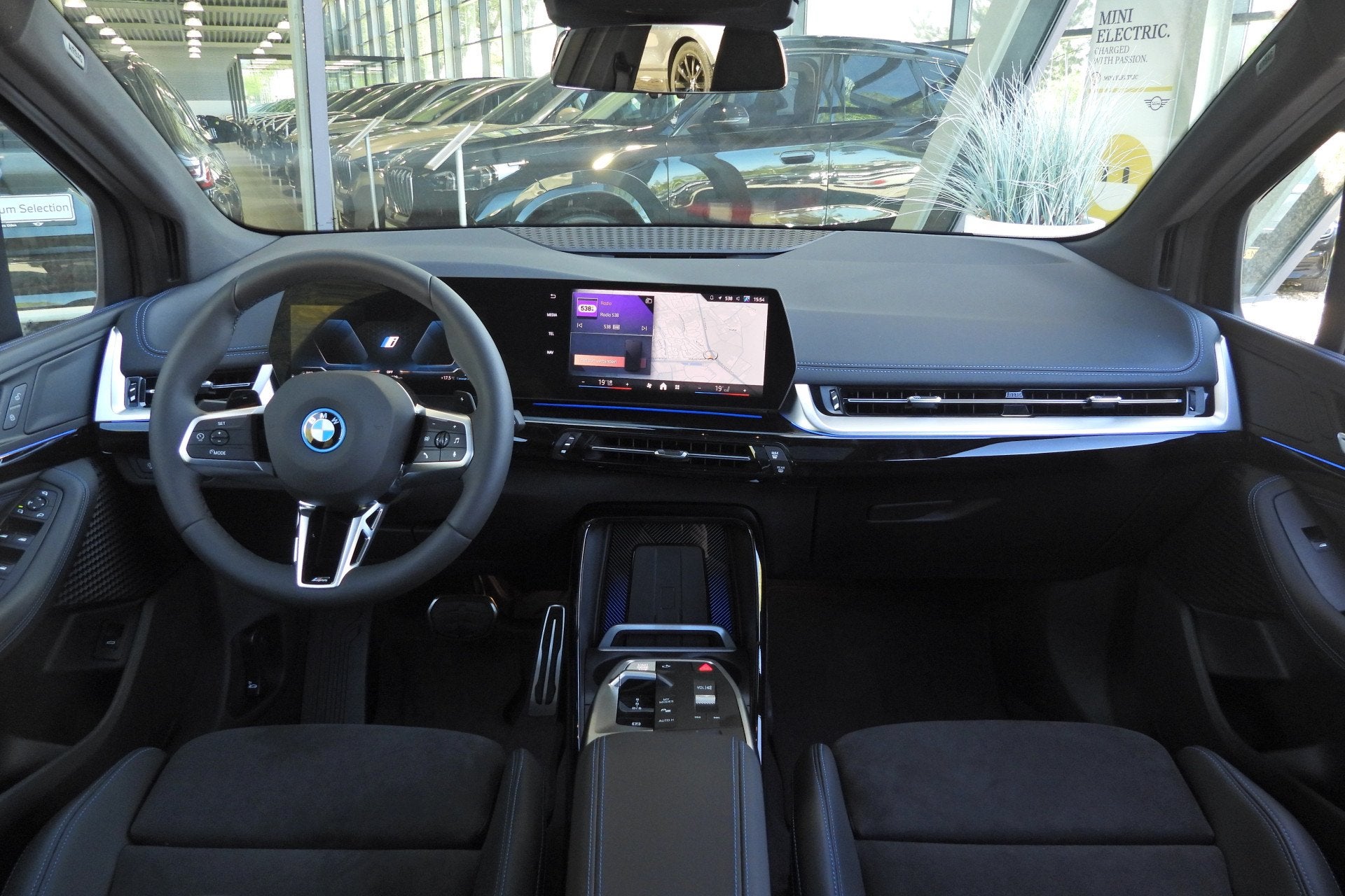 BMW 2 Serie Active Tourer 225e xDrive M Sport Automaat / Tre, Auto's, BMW, Dealer onderhouden, 1800 kg, Bedrijf, Vierwielaandrijving