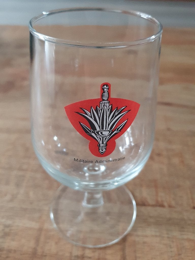bierglas militaire administratie, Verzamelen, Militaria | Algemeen, Ophalen of Verzenden, Landmacht, Nederland, Overige typen