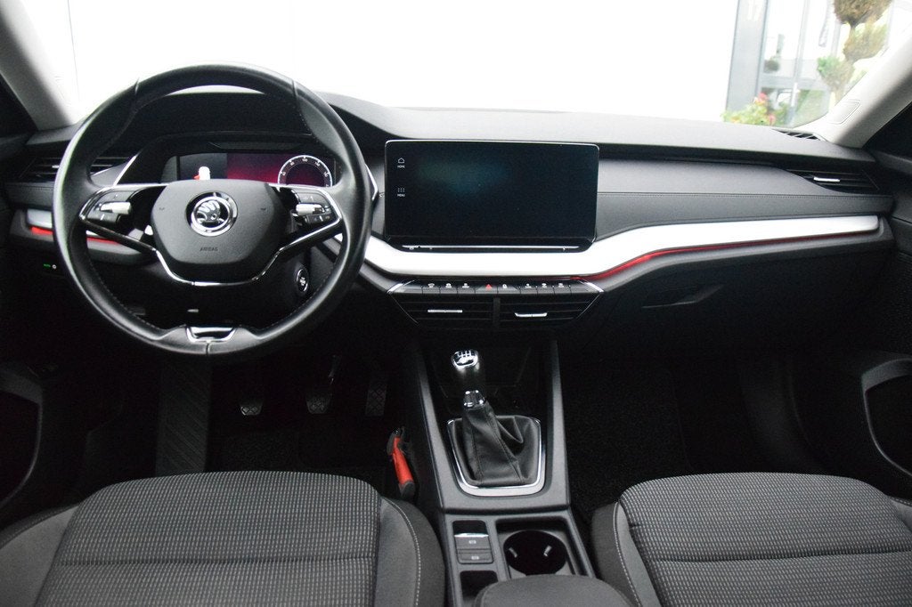 Skoda Octavia Combi 1.0 TSI Business Edition Priv/Glass Navi, Stof, Gebruikt, Zwart, Origineel Nederlands