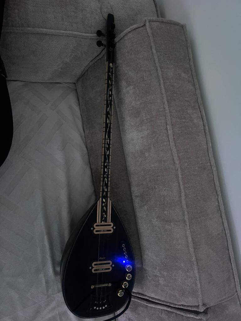 Elektrische Saz - Zwart met parelmoer inleg, Muziek en Instrumenten, Snaarinstrumenten | Overige, Ophalen of Verzenden, Zo goed als nieuw