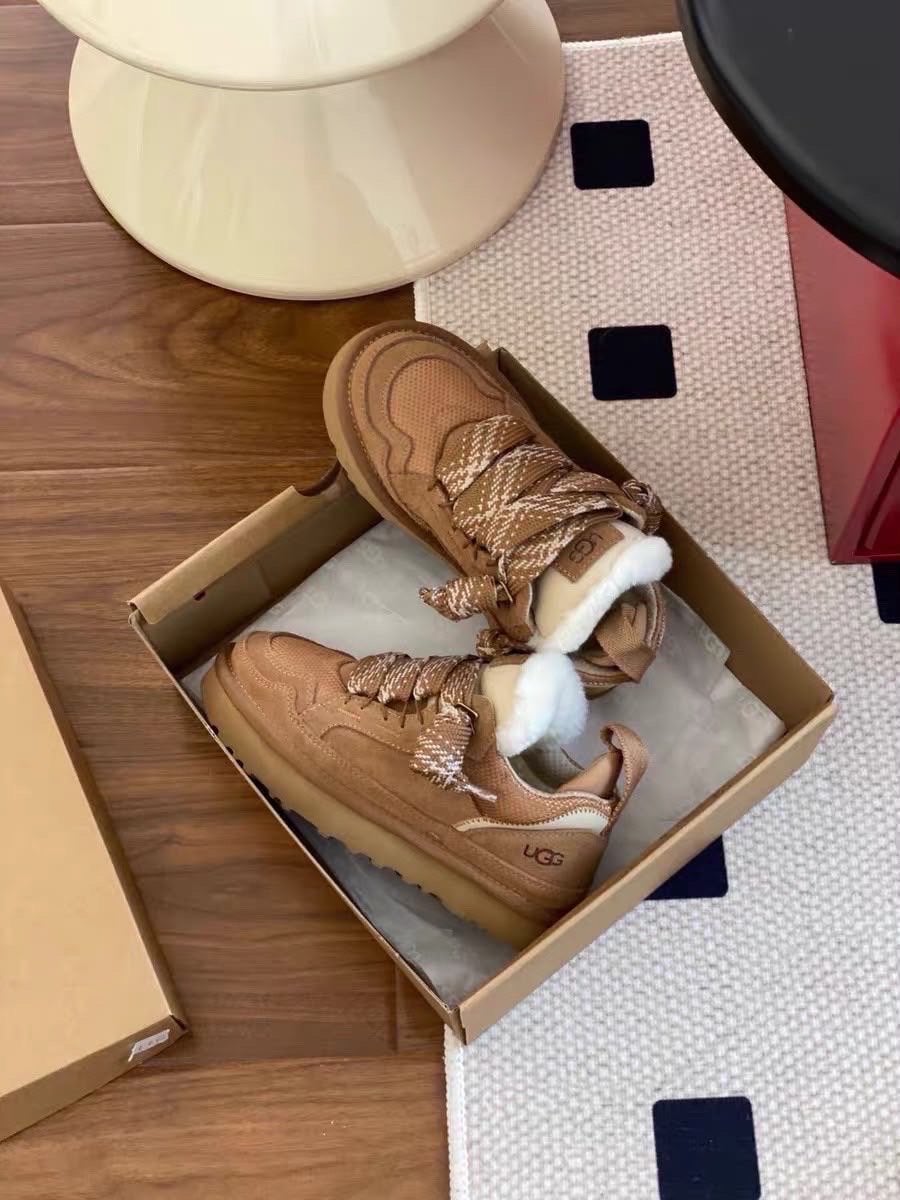 UGG Maat 37 - Comfortabel en Stijlvol, Ophalen of Verzenden, Zo goed als nieuw, Bruin, Lage of Enkellaarzen