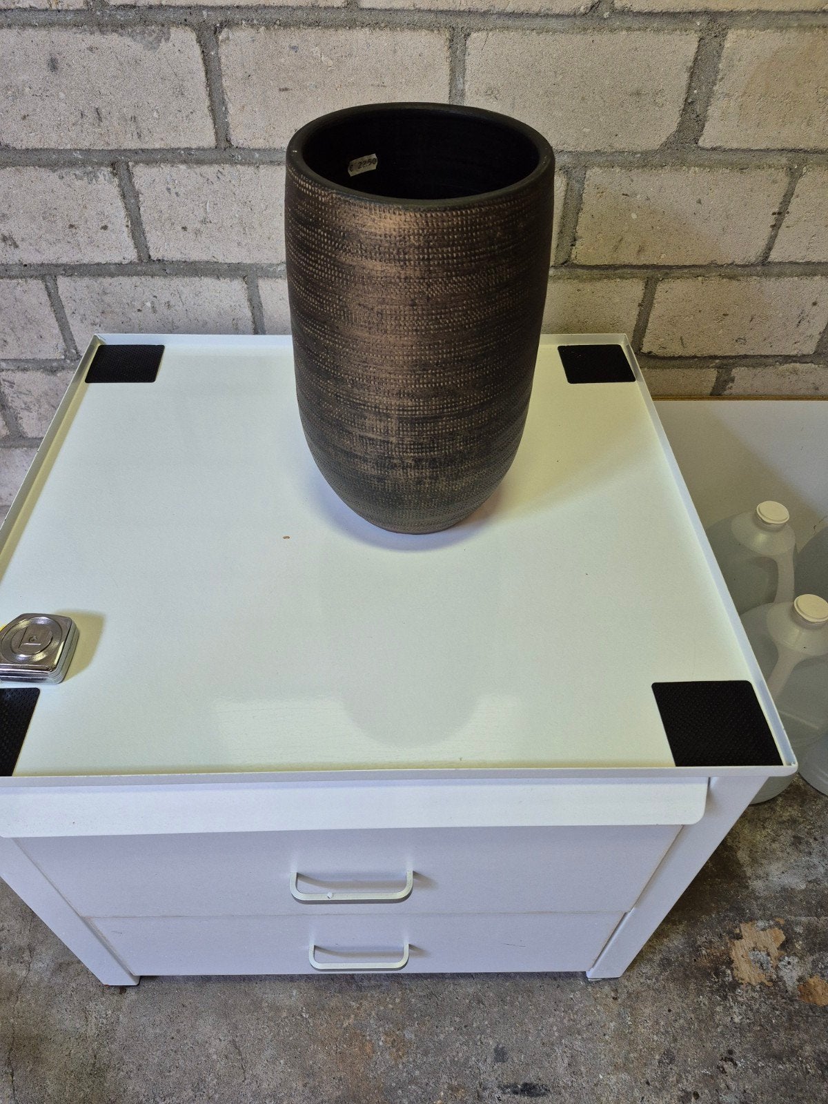 hoge smalle bronzen bloempot, Ophalen, Rond, Zo goed als nieuw, Aardewerk