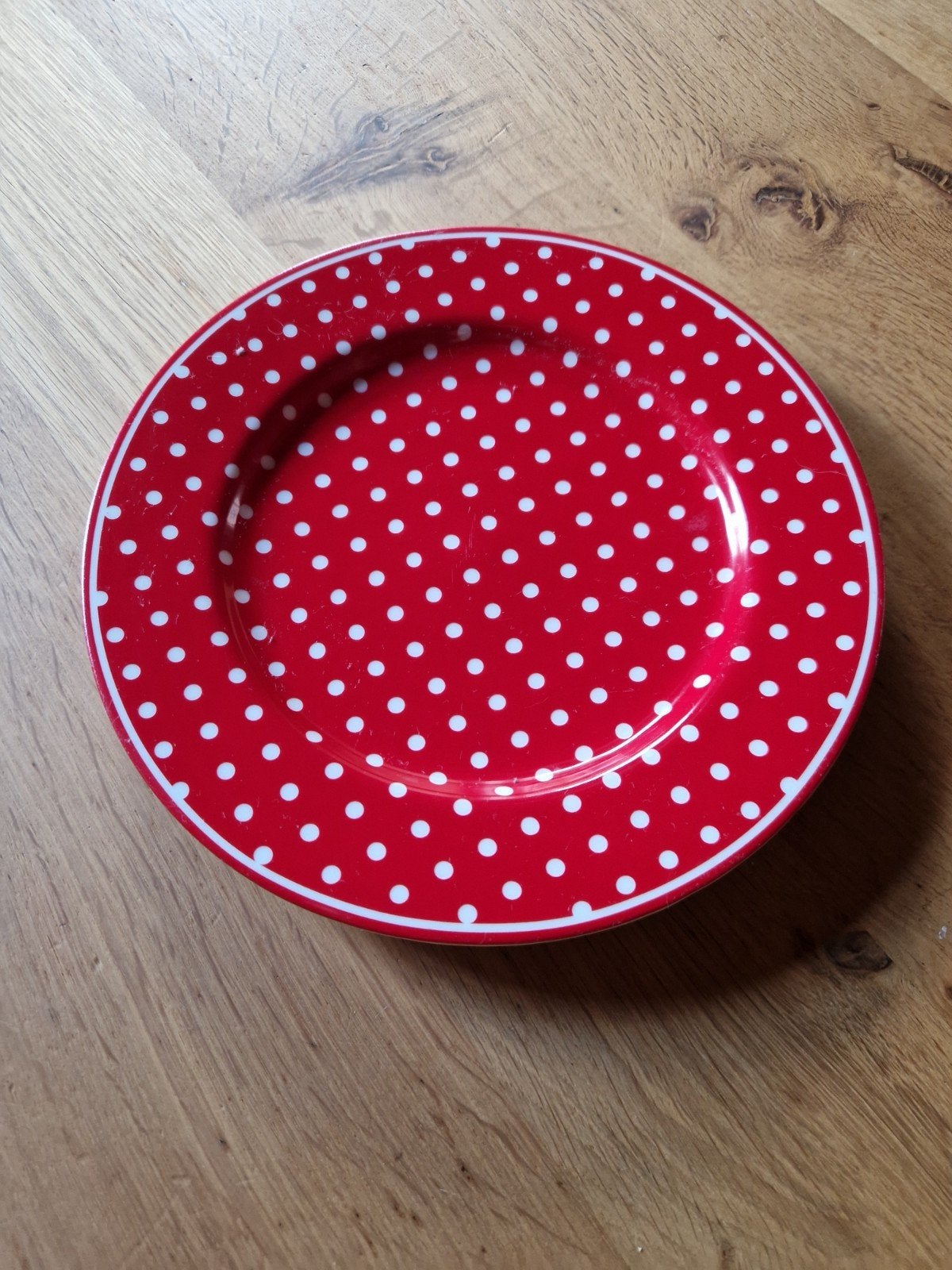 GREENGATE ONTBIJTBORD ROOD MET WITTE STIPPEN, Huis en Inrichting, Keuken | Servies, Ophalen of Verzenden, Aardewerk, Overige stijlen