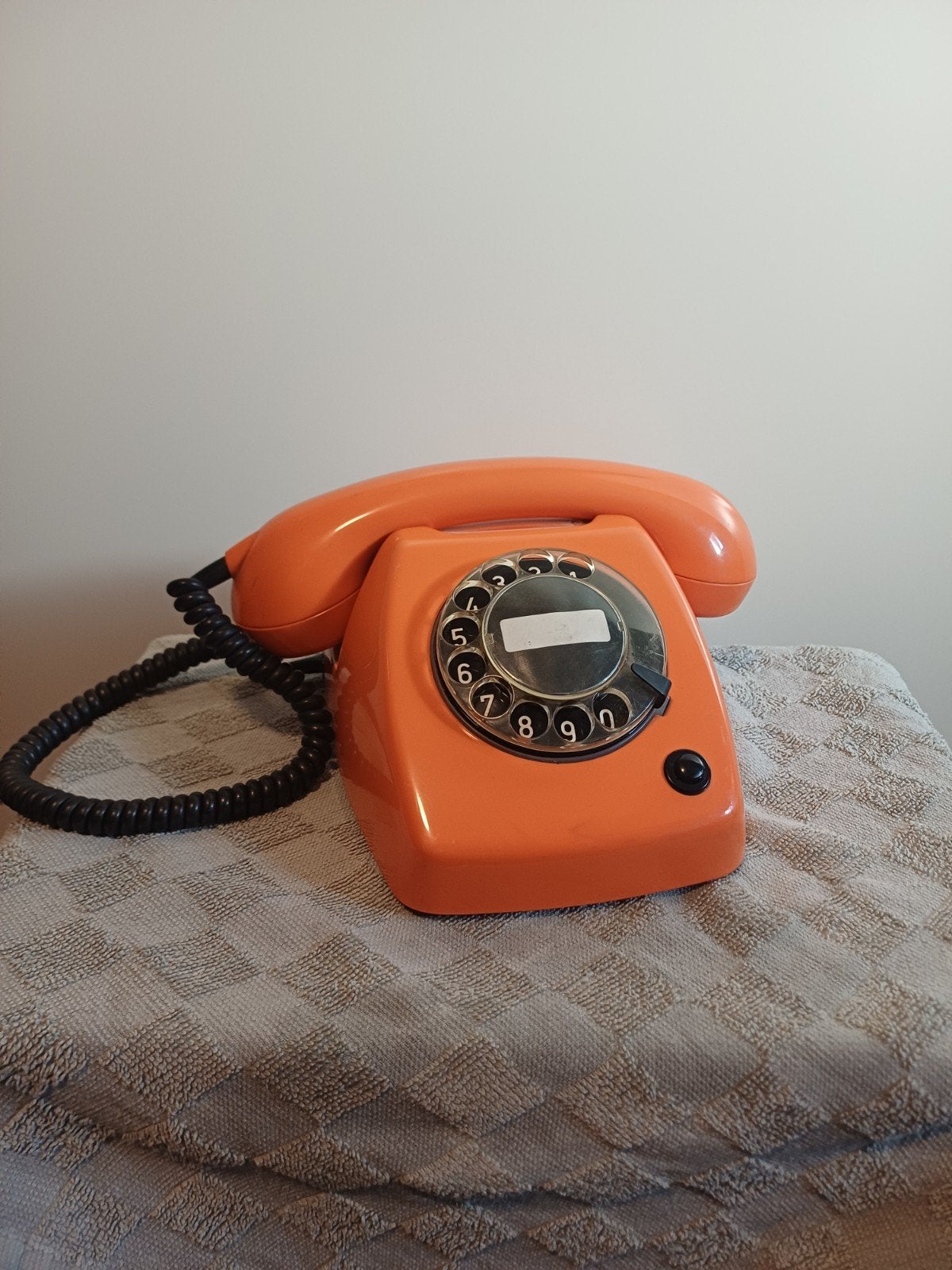 Vintage PTT Ericsson T65 de Luxe ORANGE draaischijf telefoon, Telecommunicatie, Ophalen of Verzenden, Gebruikt, Met draaischijf