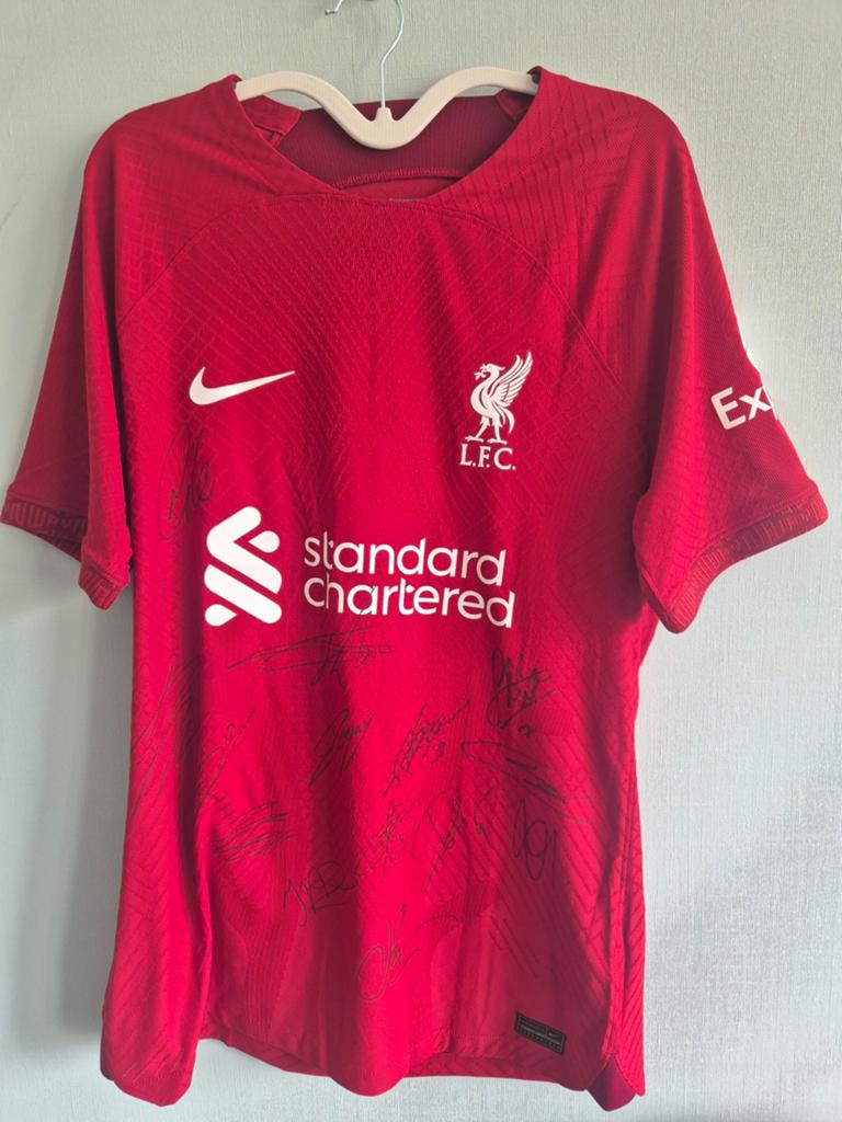 Liverpool voetbalshirt maat L met handtekeningen, Maat 52/54 (L), Nike, Ophalen of Verzenden, Zo goed als nieuw