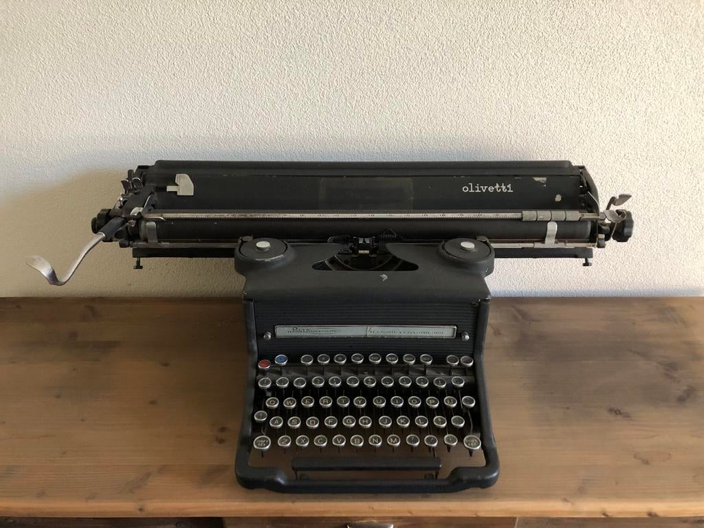 Vintage Olivetti typemachine., Ophalen, Gebruikt