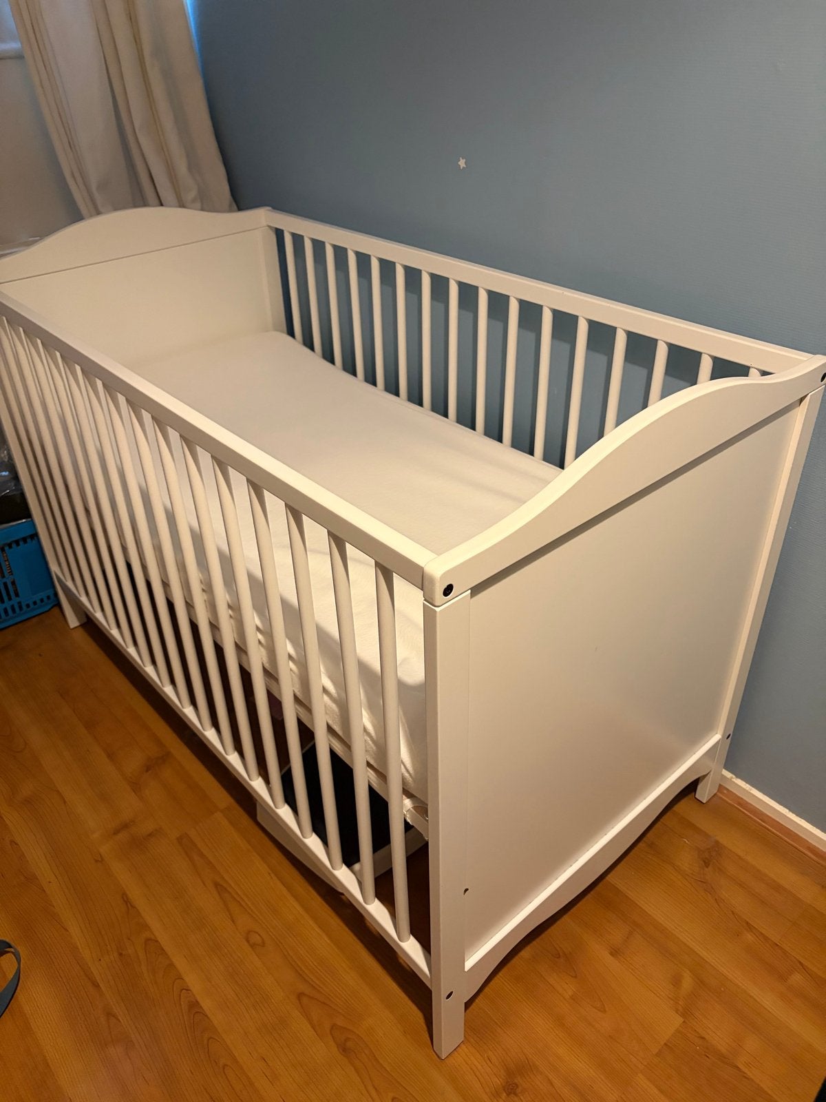 IKEA SMÅGÖRA Babybedje, ledikant, wit nieuw!!, Ophalen, Nieuw, 70 tot 85 cm, 140 tot 160 cm