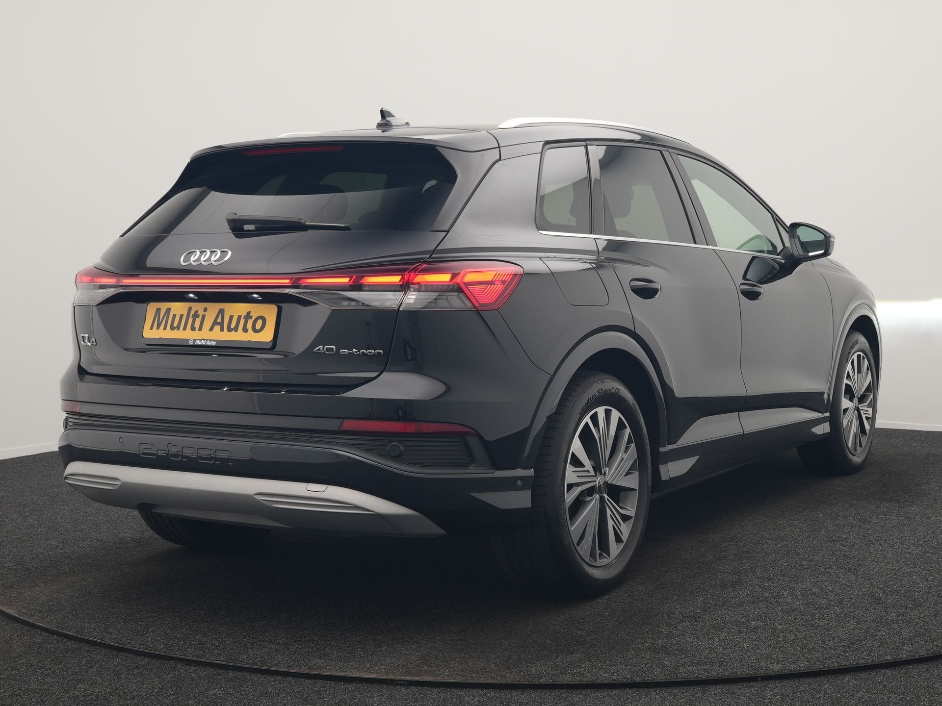 Audi Q4 e-tron 40 Edition 77 kWh 204pk Dealer O.H | Adaptive, Automaat, Gebruikt, 82 kWh, Automatische klimaatregeling