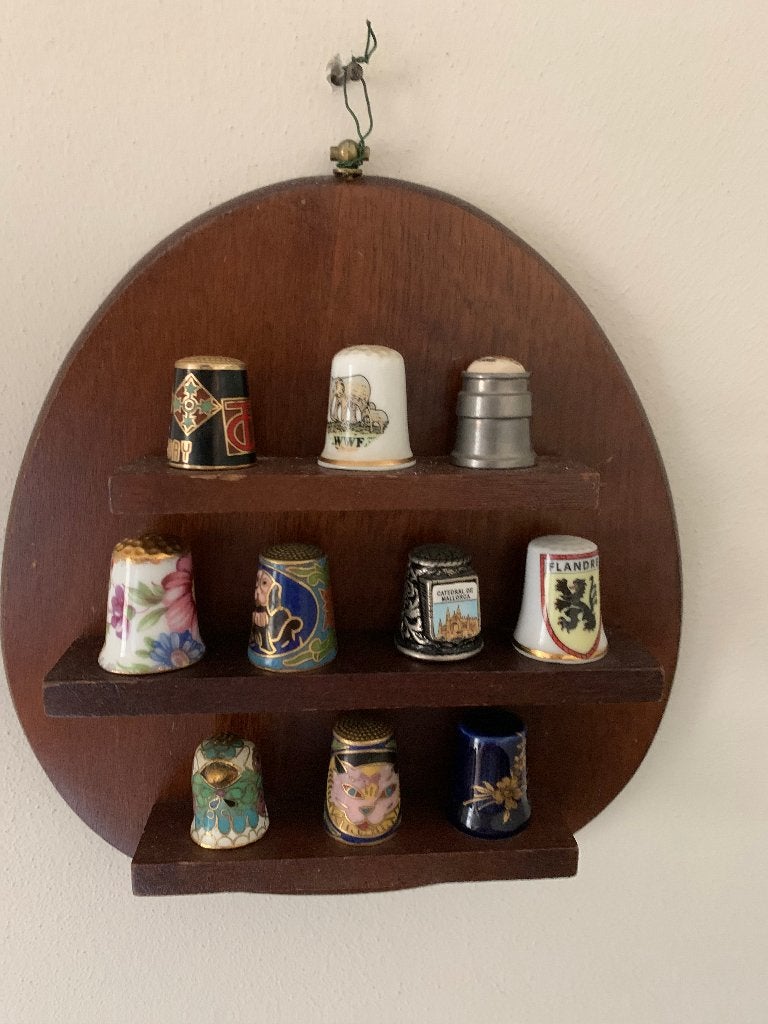 Te koop 10 design vingerhoedjes met rekje, Ophalen, Zo goed als nieuw