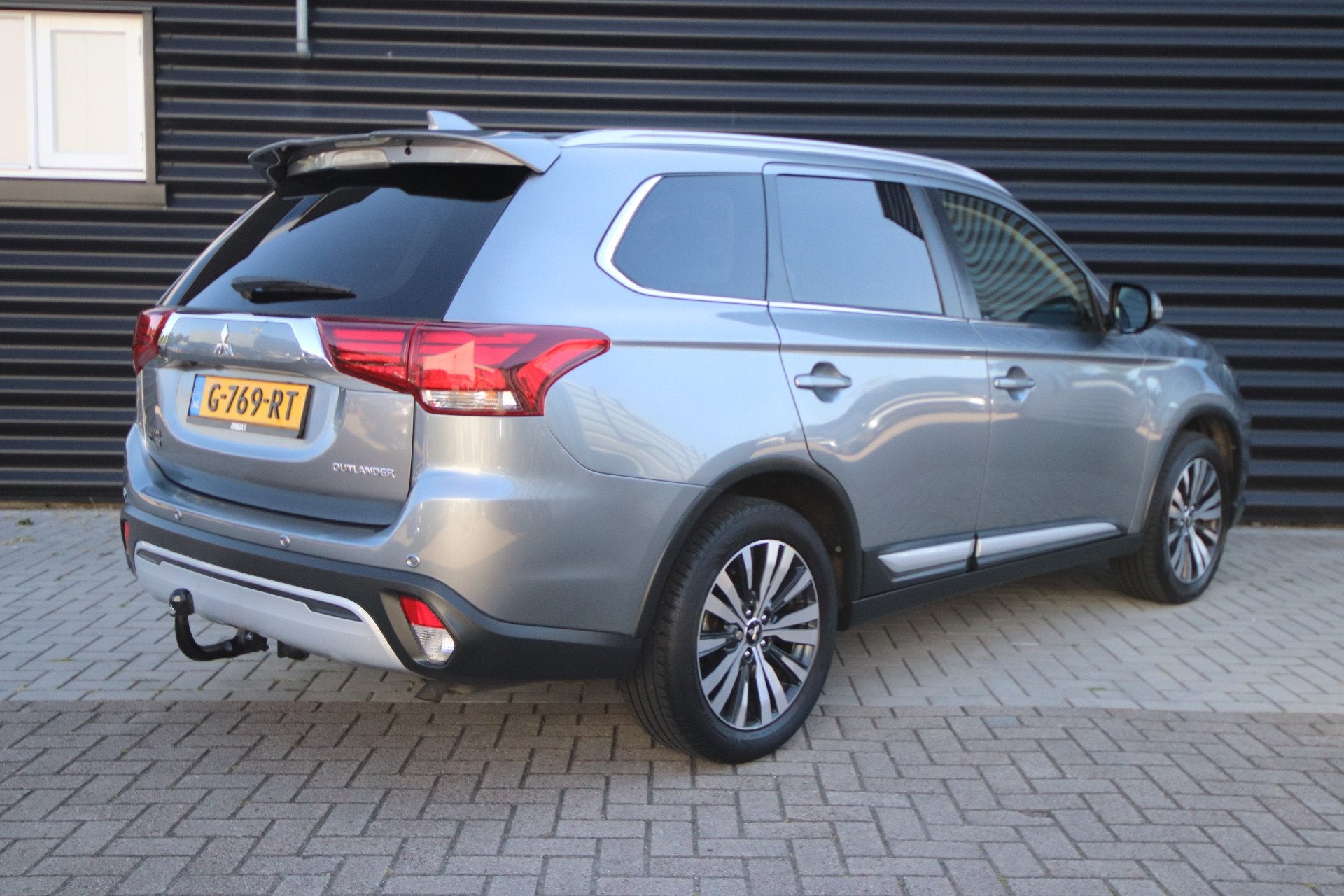 Mitsubishi Outlander 2.0 2WD Limited 7 persoons NL-Auto,, Auto's, 4 cilinders, 7 stoelen, Automatische klimaatregeling, 1600 kg