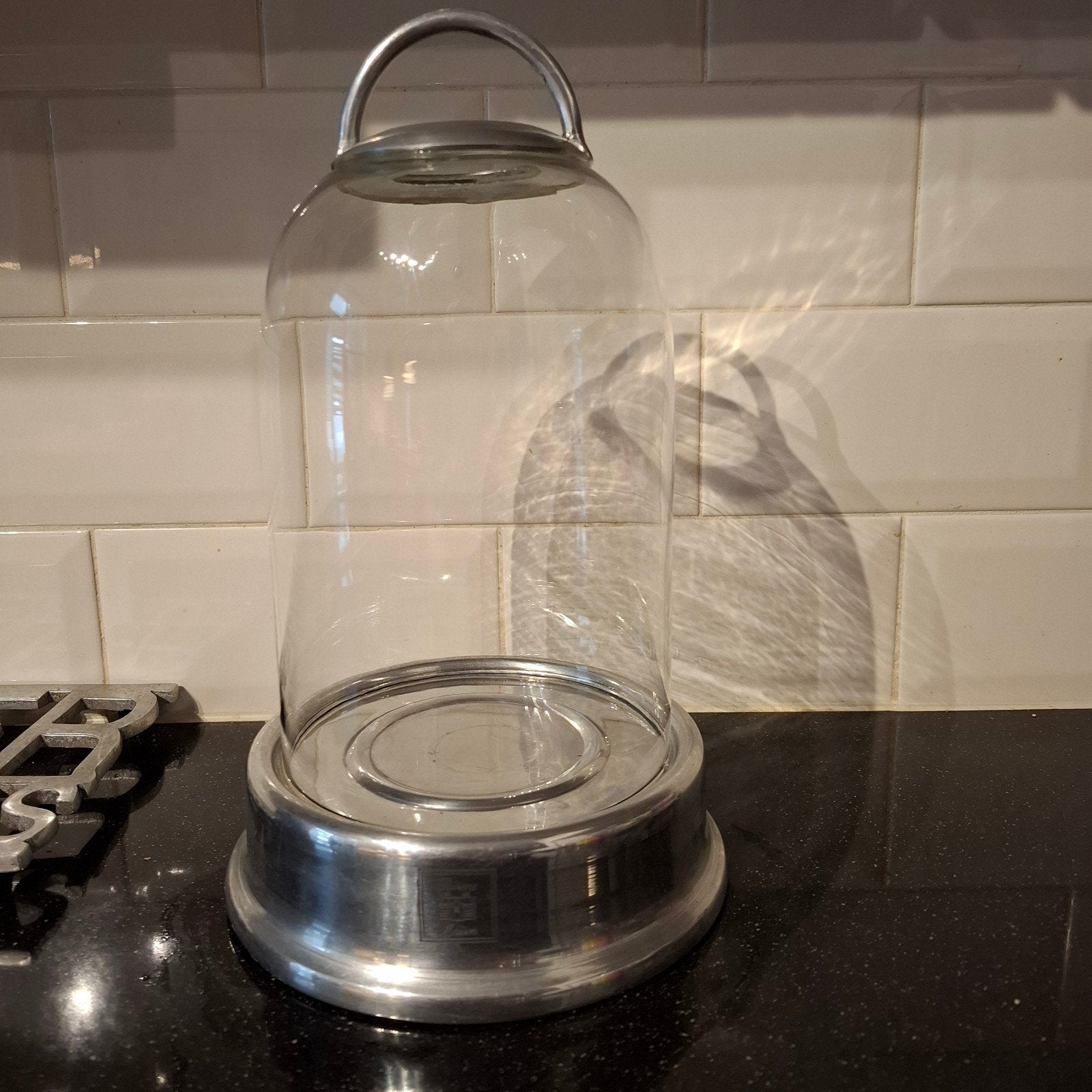 Riviera Maison Glazen stolp met metalen voet en handvat, Ophalen, Zo goed als nieuw, Modern, Glas