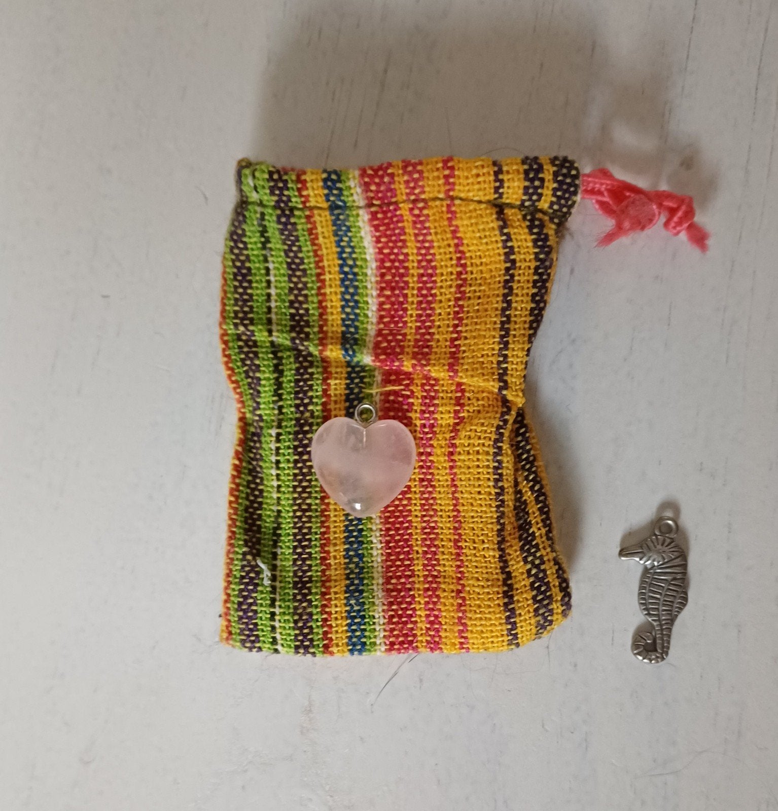 Nieuw rozekwarts hart hanger + zakje., Ophalen, Nieuw