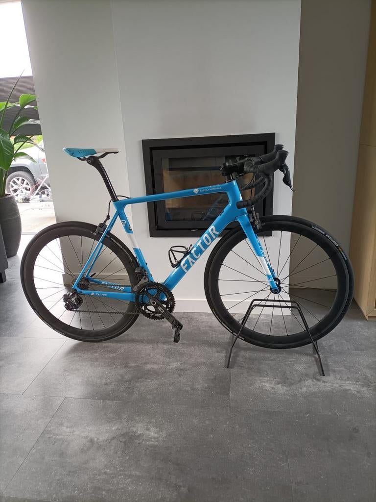 Factor Racefiets – Ex Tour de France Reservefiets, Fietsen en Brommers, Fietsen | Racefietsen, Carbon, 10 tot 15 versnellingen