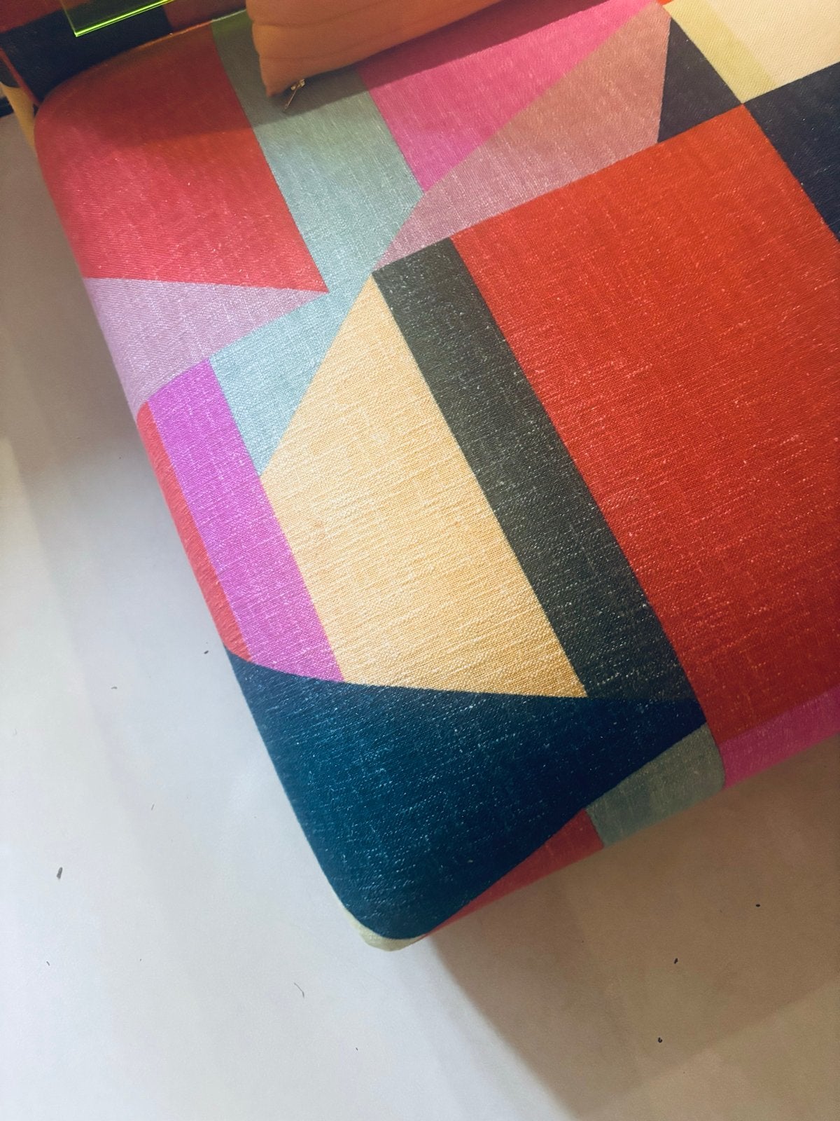 Foto 6 van Unieke Lounge Fauteuil - Grafisch Gekleurd Design