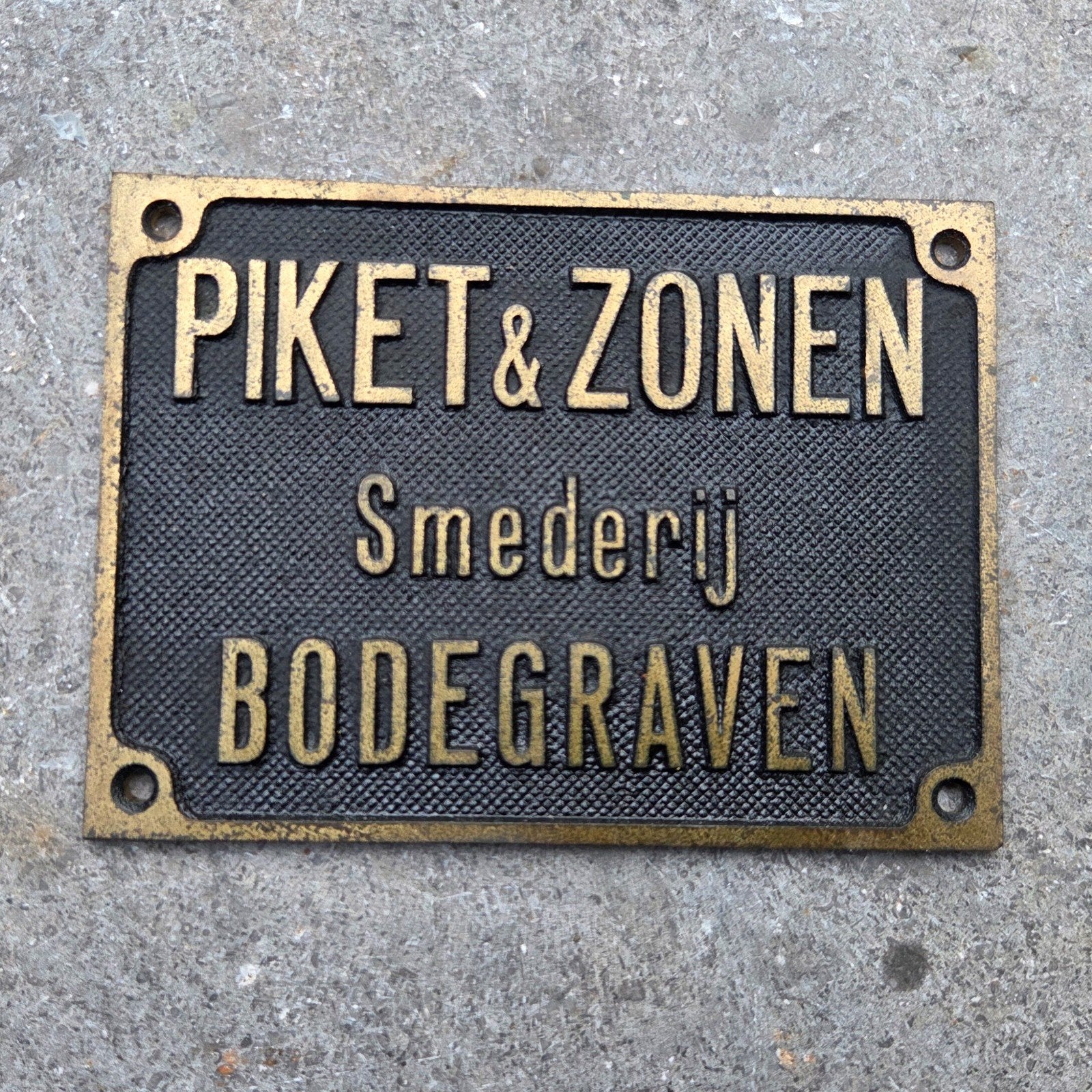 Antiek gietijzeren bedrijfsnaambord Piket & Zonen Smederij, Ophalen of Verzenden