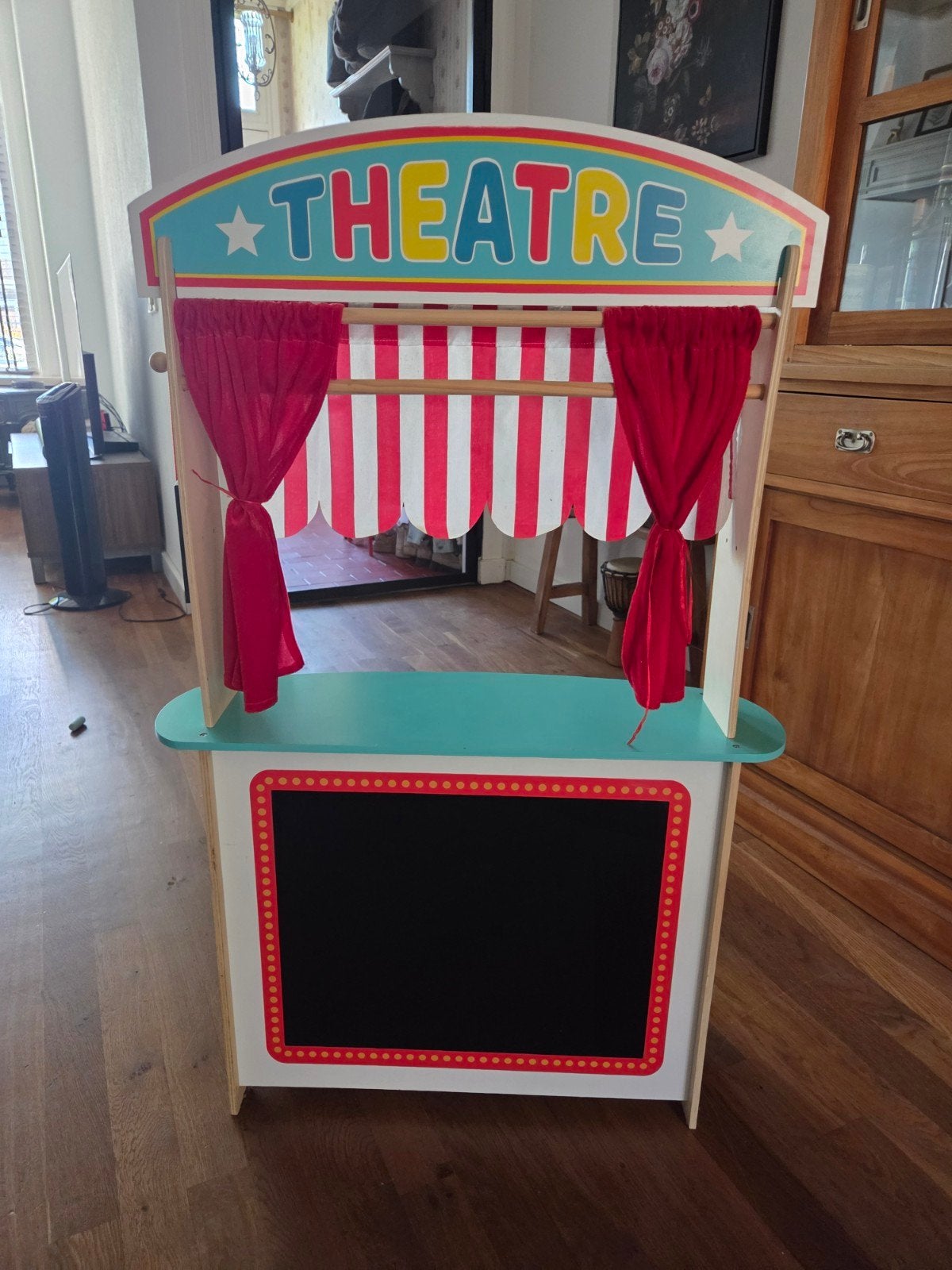 Houten poppentheater/marktkraam met handpoppen en fruit, Ophalen