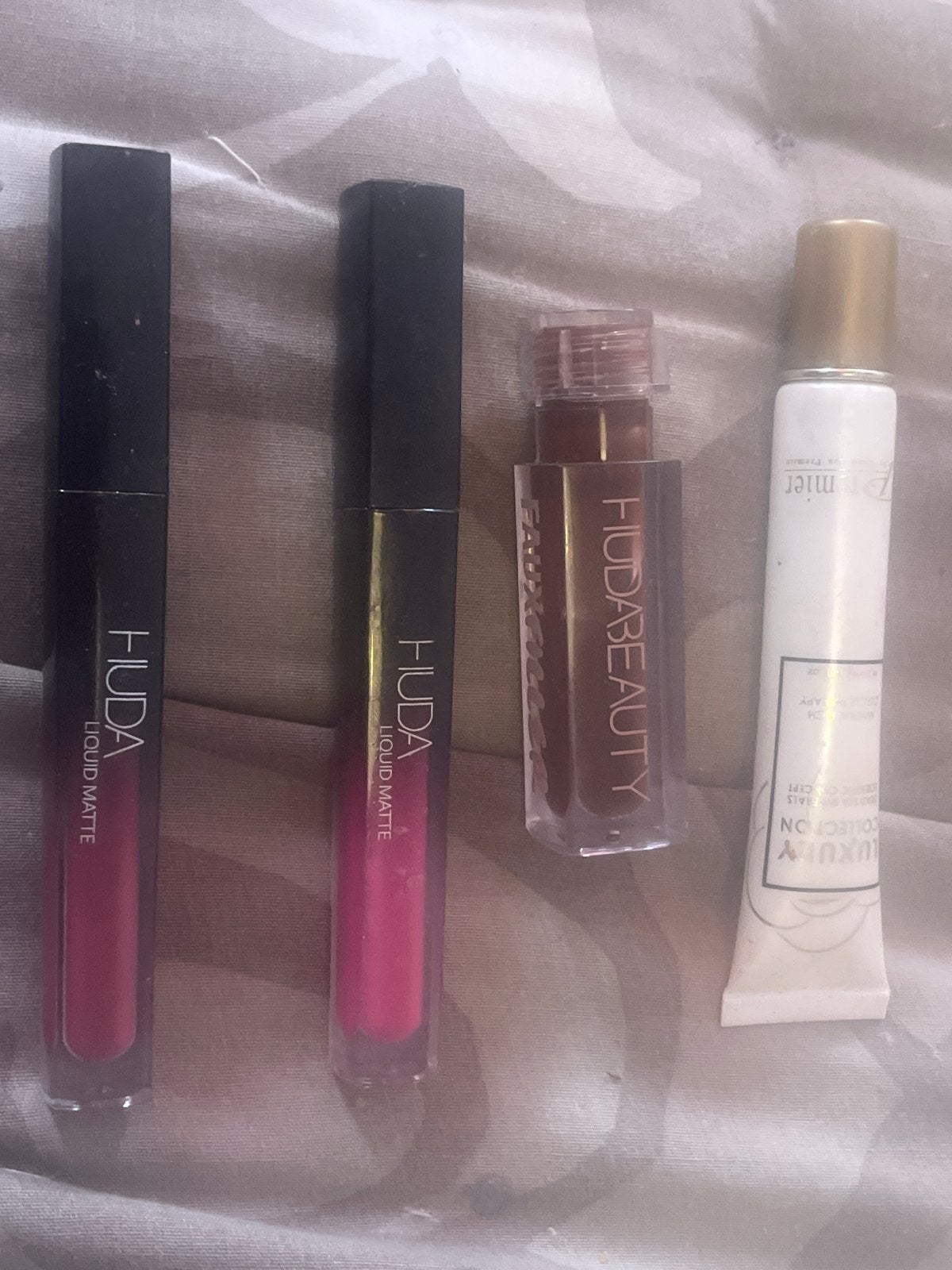 Huda Beauty Liquid Matte Lipsticks en Lipgloss Set, Lippen, Ophalen of Verzenden, Zo goed als nieuw, Make-up