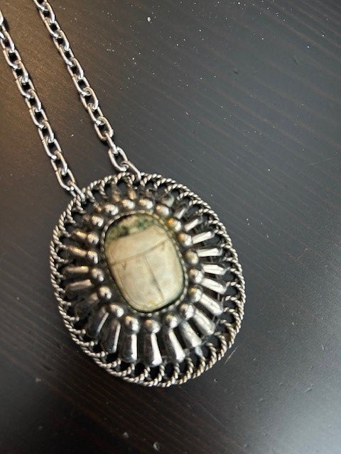 Zilverkleurige ketting met scarabee hanger, Verzenden, Overige materialen, Ketting