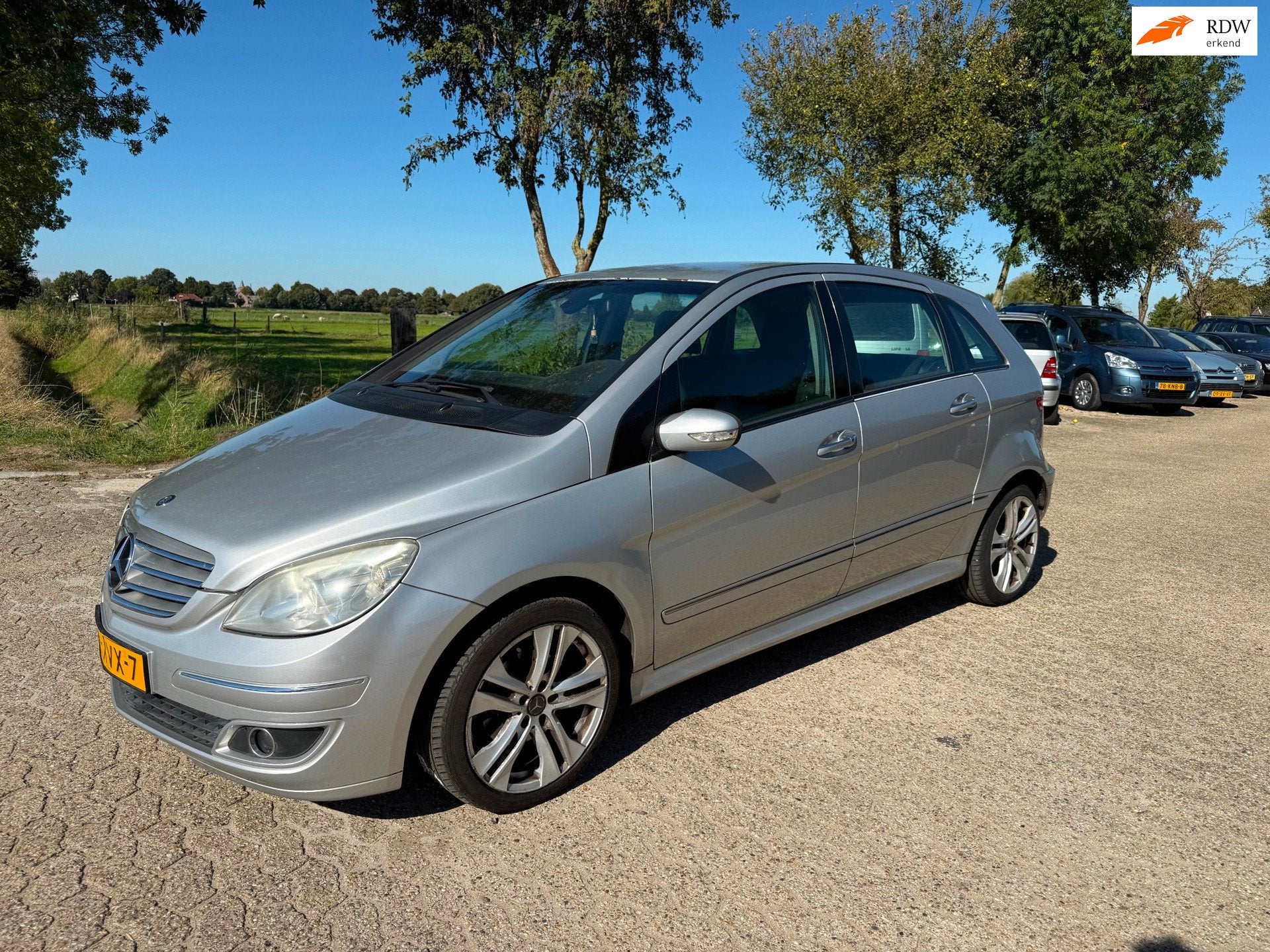Mercedes-Benz B-klasse 170 Automaat ! Nieuwe APK !, Auto's, Stof, Gebruikt, Zwart, 4 cilinders