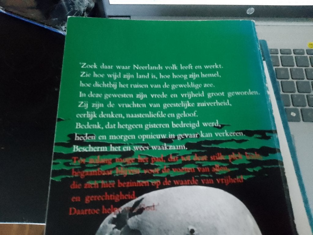 boek verzet en verzet  aan de Zaan w.o II  zaandam hogendijk, Ophalen of Verzenden, Tweede Wereldoorlog, Zo goed als nieuw, Algemeen
