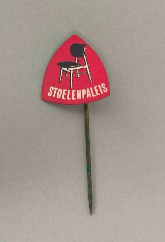 Speldje stoelenpaleis, Ophalen of Verzenden, Zo goed als nieuw, Overige onderwerpen, Speldje of Pin