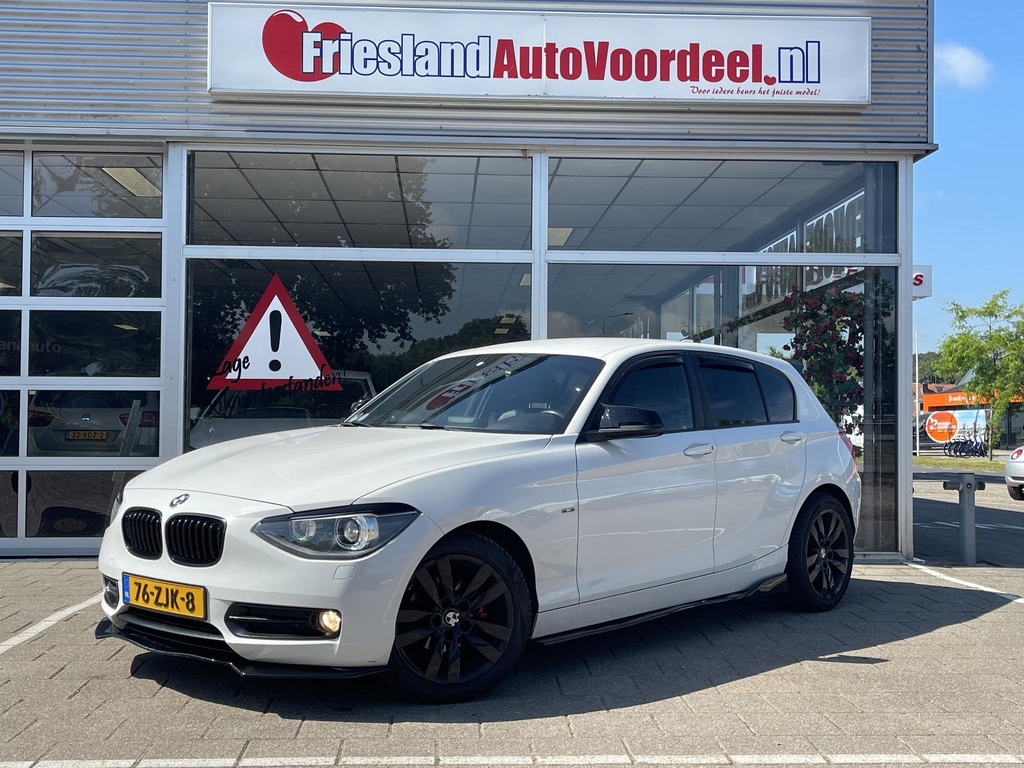 BMW 1-serie 114i Upgrade Edition /170 PK/Cruise/Airco/Ledere, 1-Serie, Euro 5, Achterwielaandrijving, Zwart