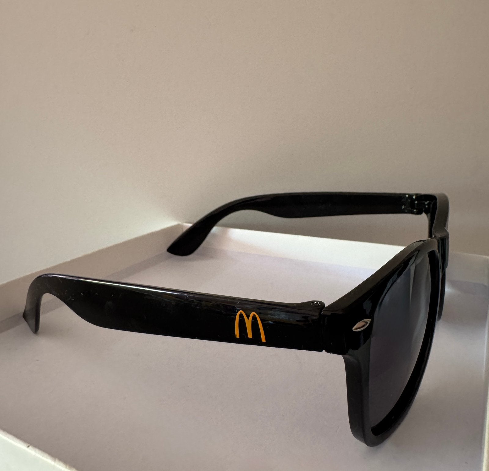 McDonalds Zonnebril - Nieuw, Ophalen of Verzenden, Zo goed als nieuw