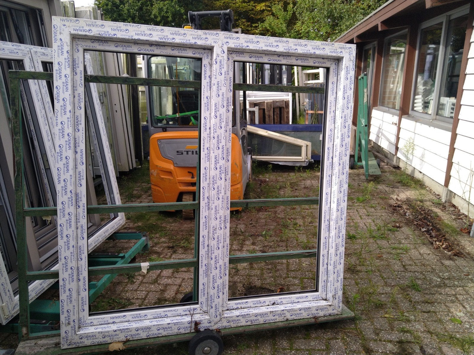 2 x kunststof kozijn met 2 x draaikiep raam
