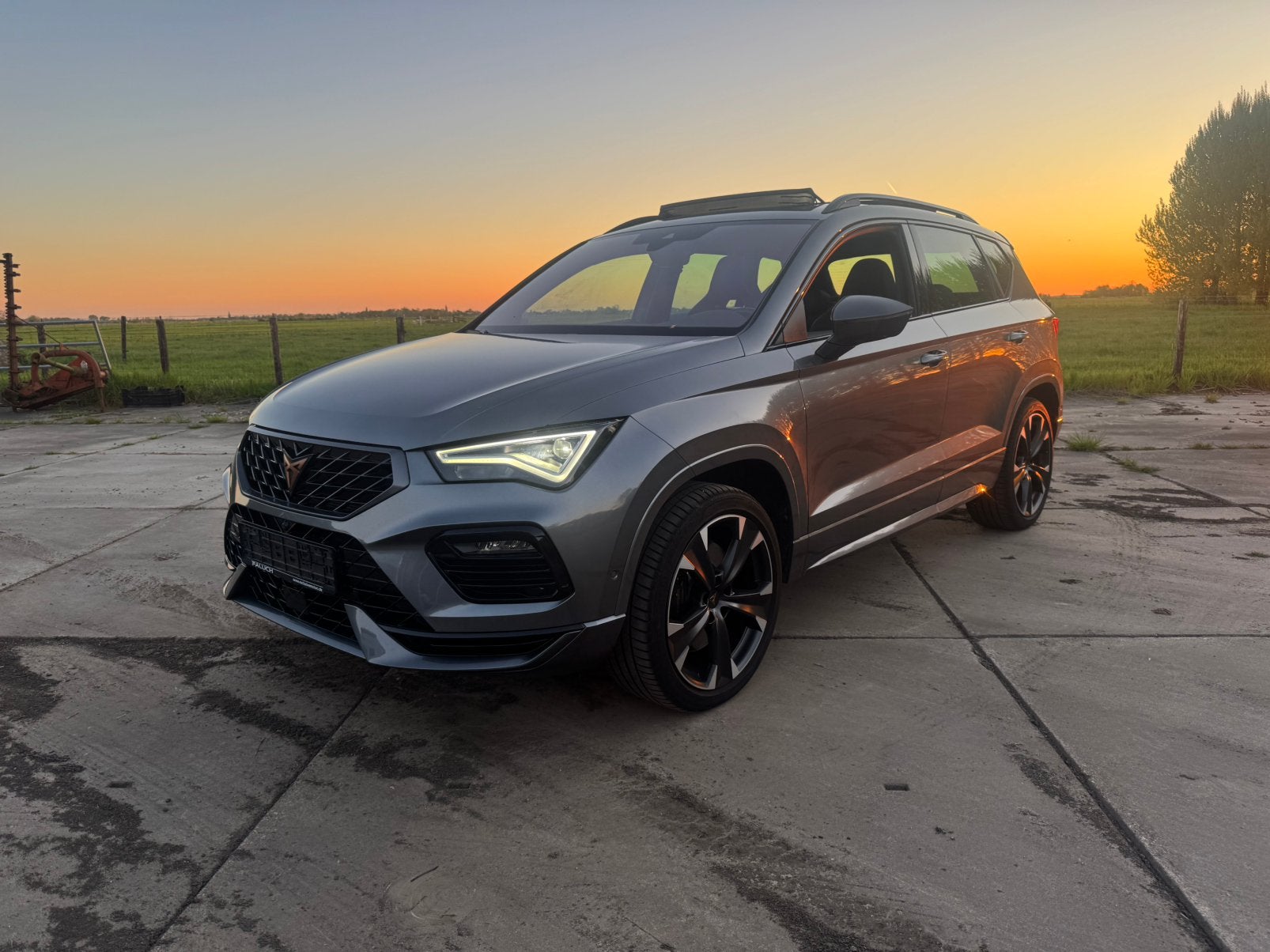 Cupra Ateca 2.0 TSI 300pk|PANO|Keyless|beats|trekhaak, Auto's, Automaat, Euro 5, 1528 kg, Zwart