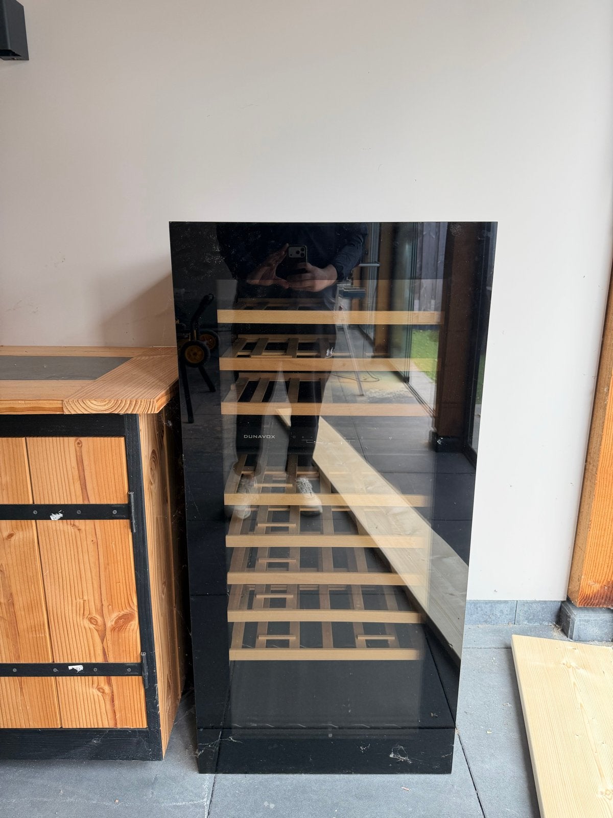 Dunavox Noble-56 Wijnkoelkast, Ophalen, Zonder vriesvak, 200 liter of meer, 60 cm of meer