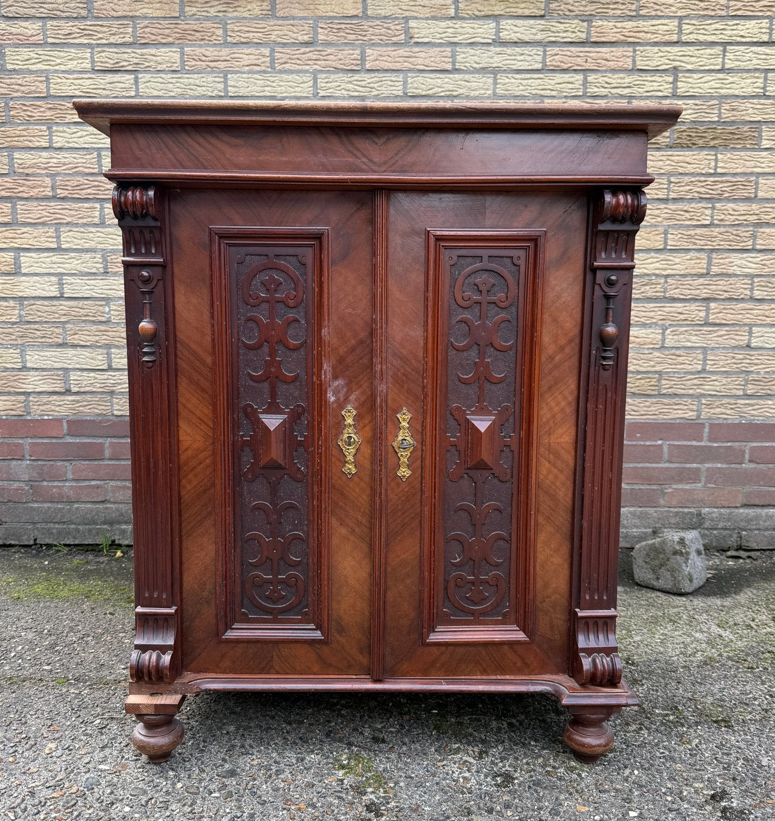 Houten kastje – klassiek en sfeervol, Ophalen