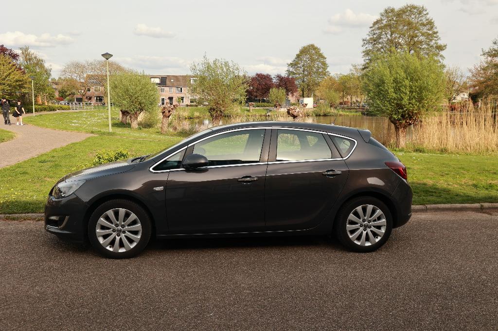 Opel Astra 1.4 Turbo Ecotec 140pk 2013 Bruin, Voorwielaandrijving, 4 cilinders, Bruin, Handgeschakeld