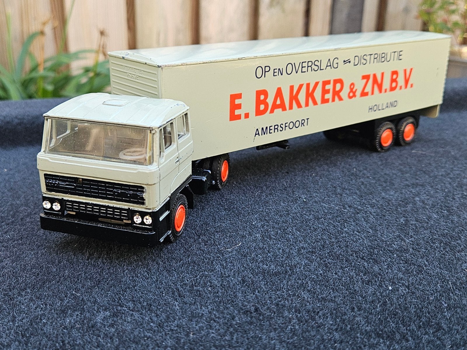 Lioncar Daf 2800 E. Bakker Amersfoort eurotrailer 1:50, Hobby en Vrije tijd, Ophalen of Verzenden, Zo goed als nieuw, Bus of Vrachtwagen