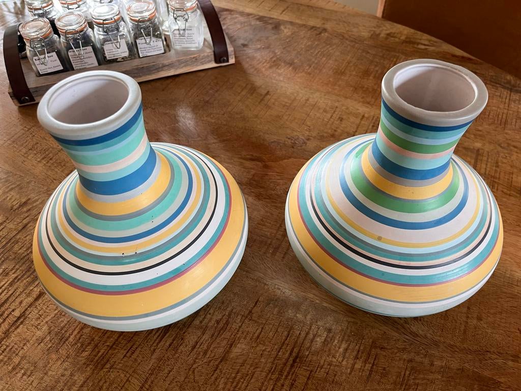 Set van 2 kleurrijke vazen met streepdesign, Ophalen, Gebruikt, Overige kleuren, 50 tot 75 cm