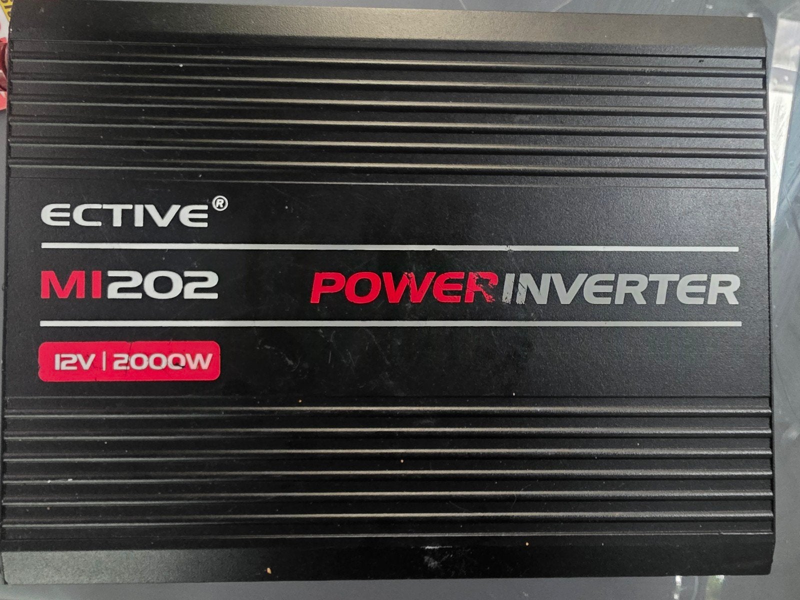 ective Te koop MI202 power inverter 12v naar 230v 2000watt, Ophalen of Verzenden, Zo goed als nieuw