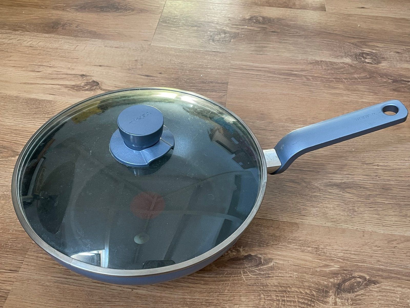 Tefal wokpan met deksel 27 cm - Zo goed als nieuw, Koekenpan, Tefal, Antiaanbaklaag, Aluminium