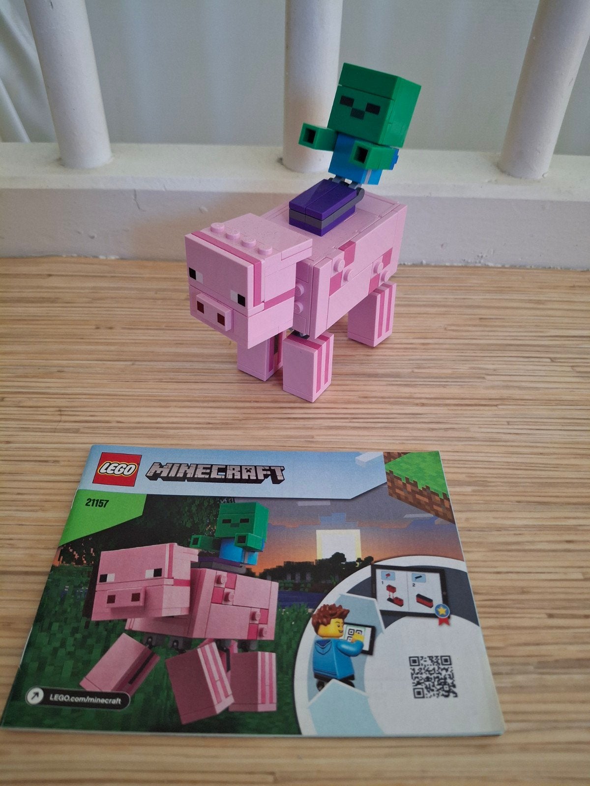 Lego Minecraft 21157 Big Fig Pig en Baby Zombie met boekje, Verzenden, Minecraft, Lego, Zo goed als nieuw