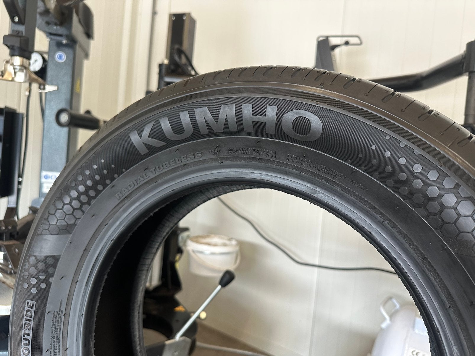 4 Stuks Kumho 185 65 15 Zomerbanden Inclusief Montage, Auto-onderdelen, Banden en Velgen, 15 inch, Nieuw, 185/65 R15, Zomerbanden