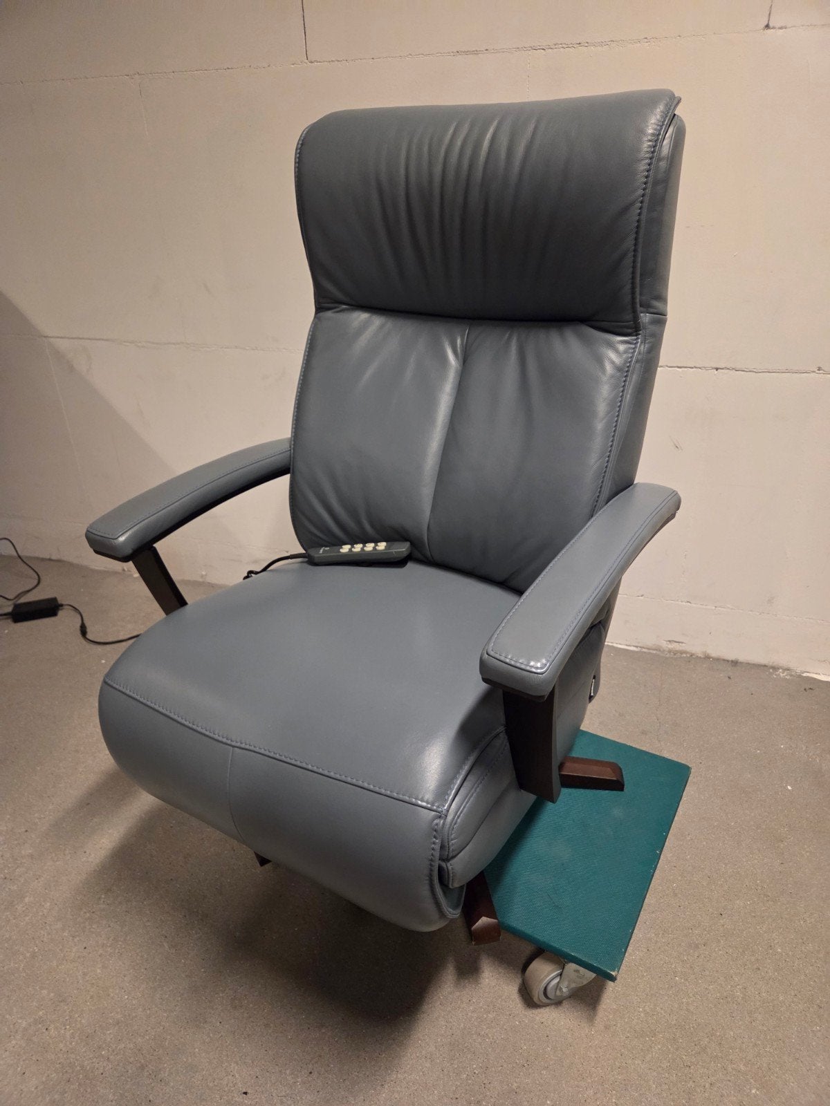 Zeer luxe Prominent sta op stoel / opsta stoel, Huis en Inrichting, Fauteuils, Ophalen, Minder dan 75 cm, Leer, 50 tot 75 cm