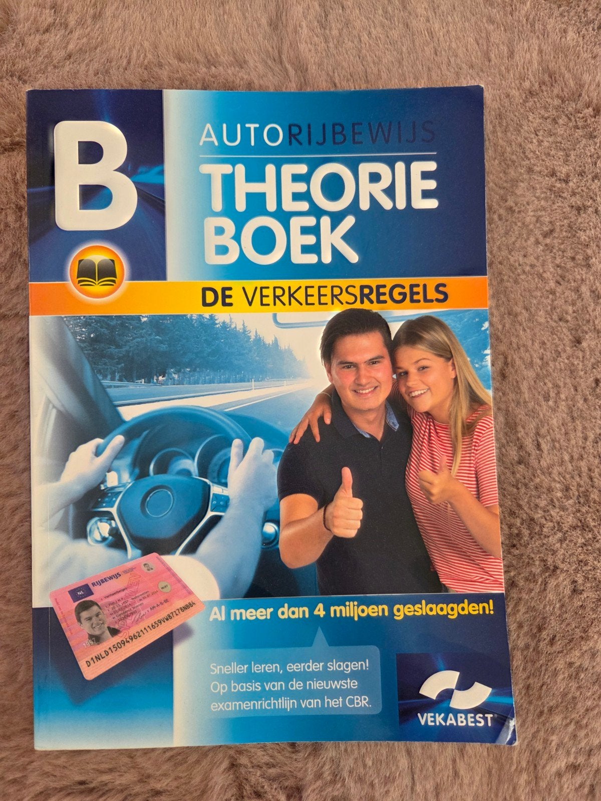 Vekabest Theorieboek Rijbewijs B - De Verkeersregels, Ophalen of Verzenden, Zo goed als nieuw, Overige niveaus, Vekabest