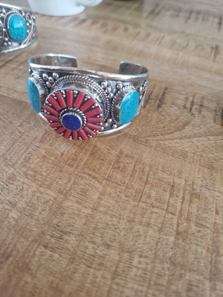 Tibetaanse armband met bloedkoraal lapis en turquoise, Sieraden, Tassen en Uiterlijk, Ophalen of Verzenden, Zilver, Armband, Met edelsteen