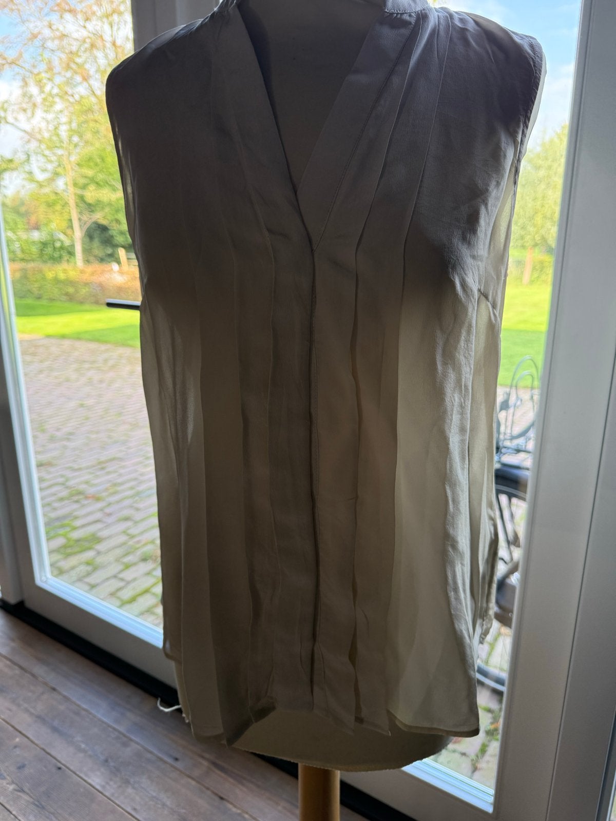 H&M Zijden Top Crème Maat 38, Kleding | Dames, Verzenden, Zo goed als nieuw, Maat 38/40 (M), Beige