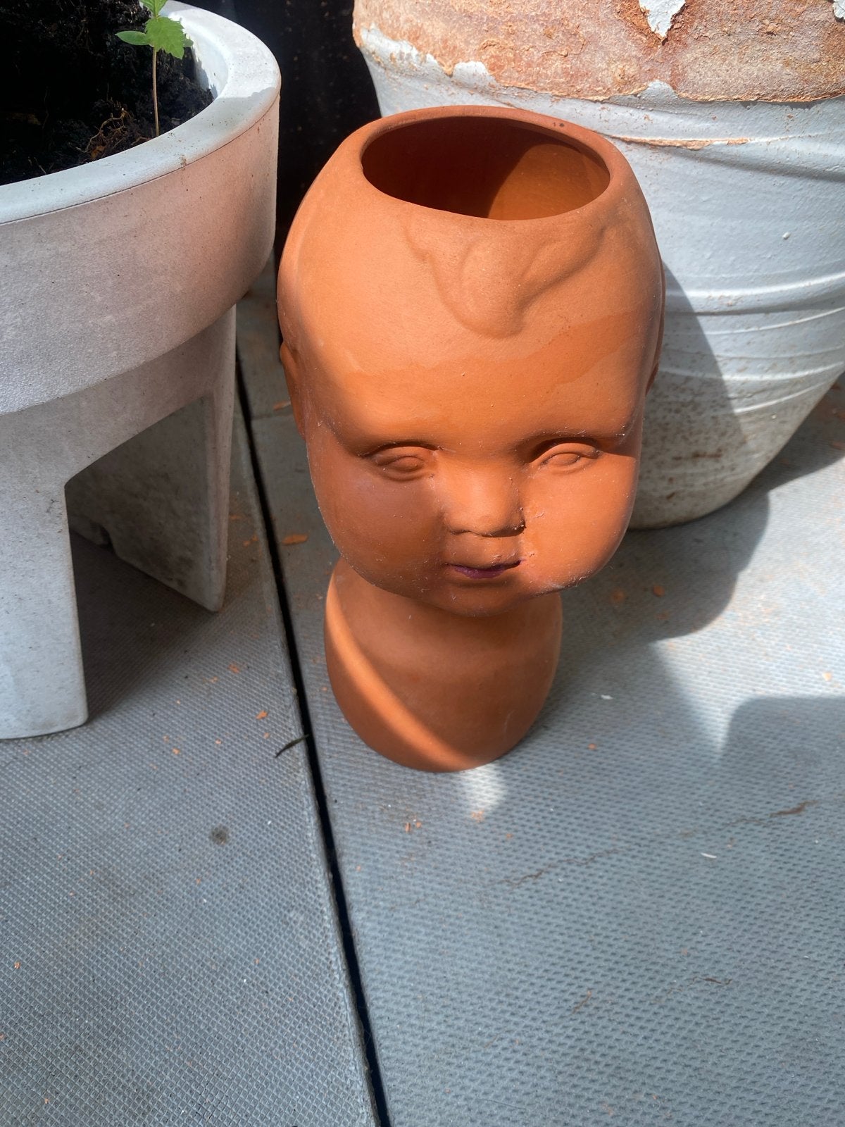 Unieke Terracotta Bloempot Babyhoofd, Gebruikt, Binnen, Ophalen of Verzenden, Overige vormen