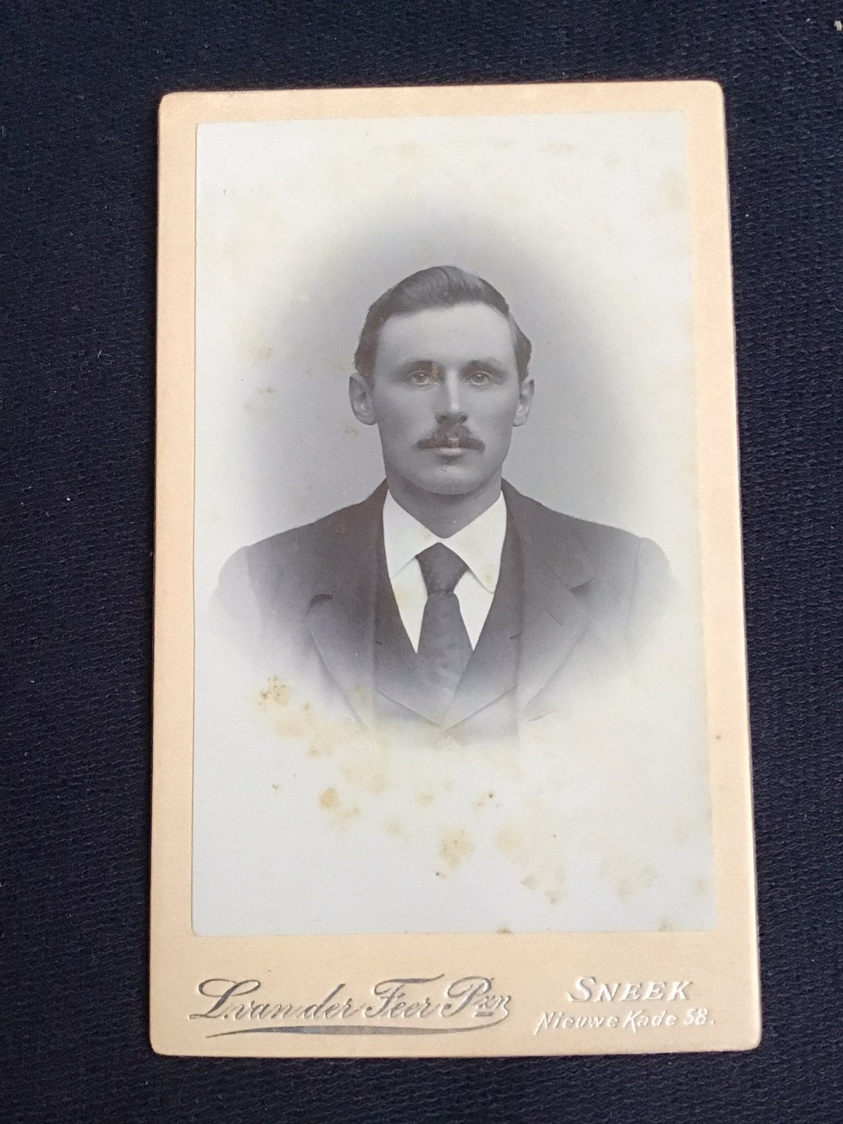 CDV, Man, L. VAN DER FEER & ZN, SNEEK, Carte de Visite, Ophalen of Verzenden, Voor 1940, Gebruikt, Foto
