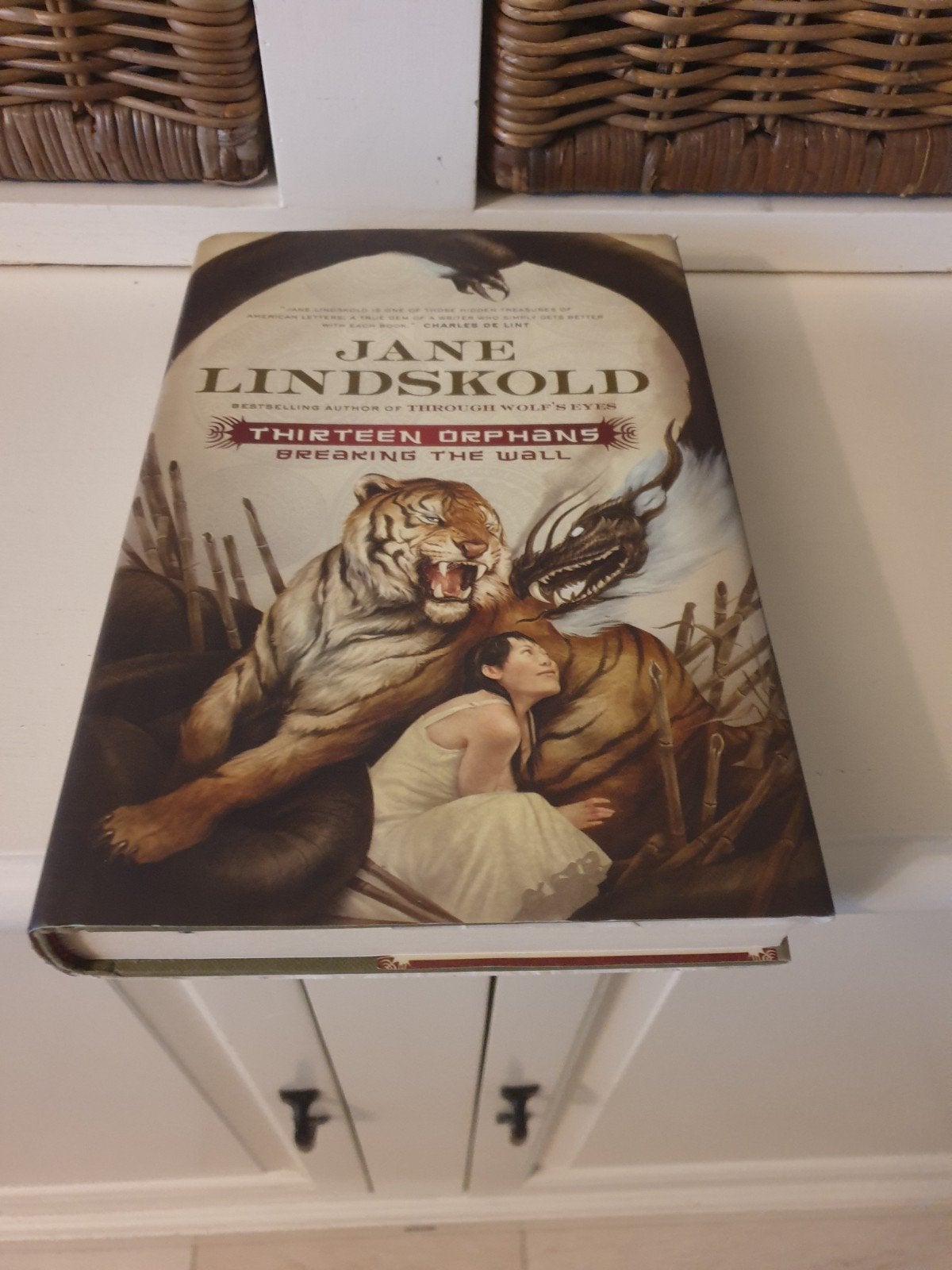 Jane Lindskold - thirteen orphans, Ophalen of Verzenden, Zo goed als nieuw